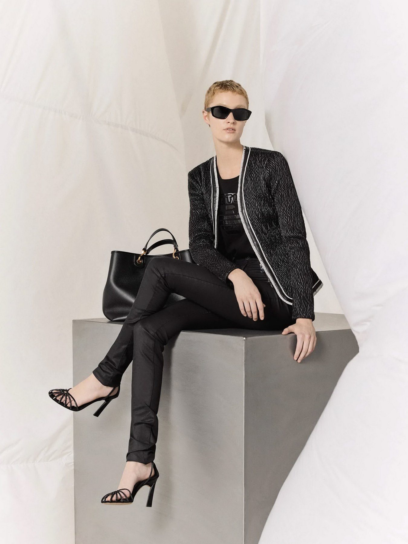 Футболка Emporio Armani модель 6R2T7B-2JFNZ-0999 Фото