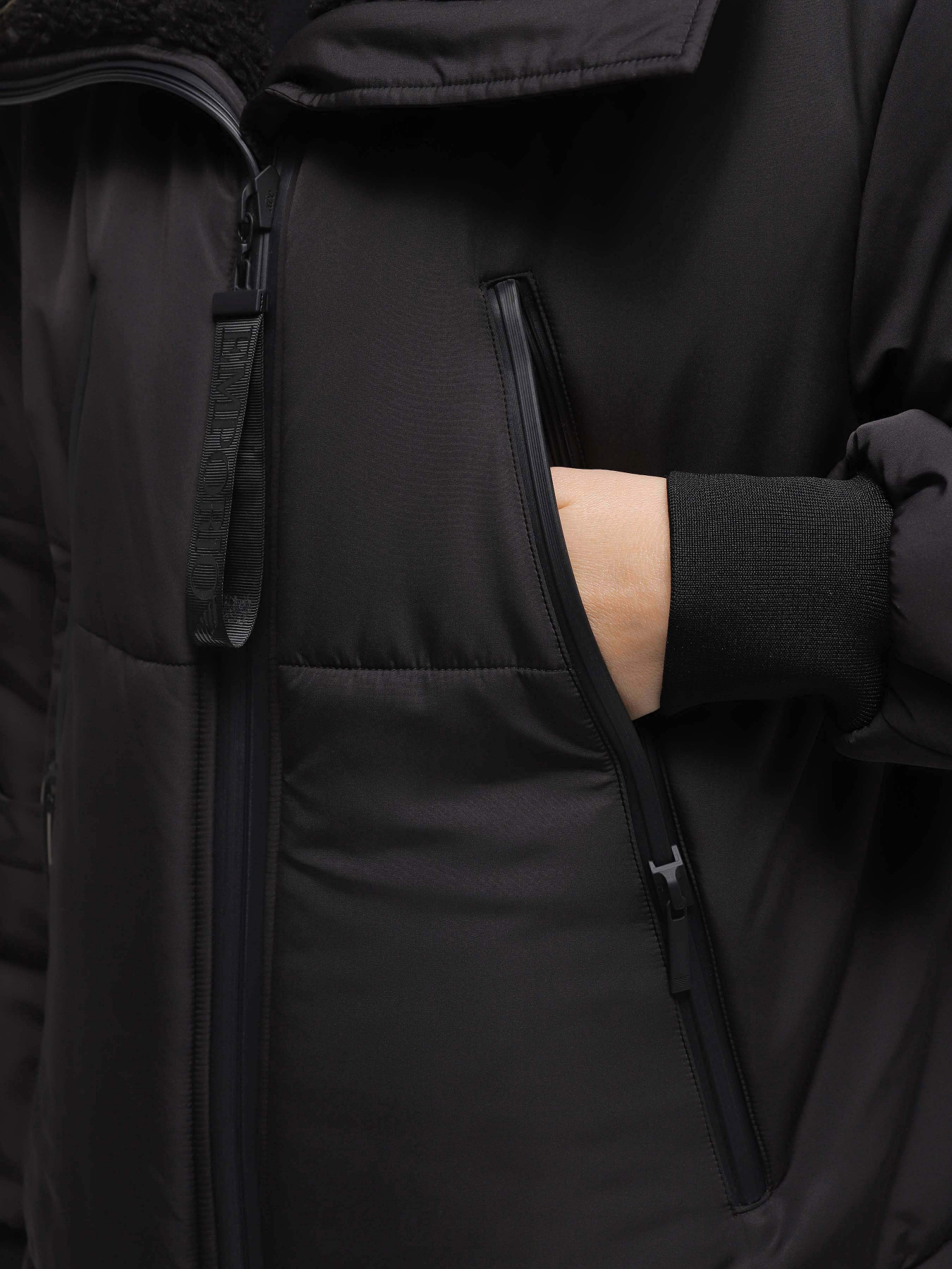 Зимняя куртка Emporio Armani модель 6R2B85-2NNIZ-0999 Фото