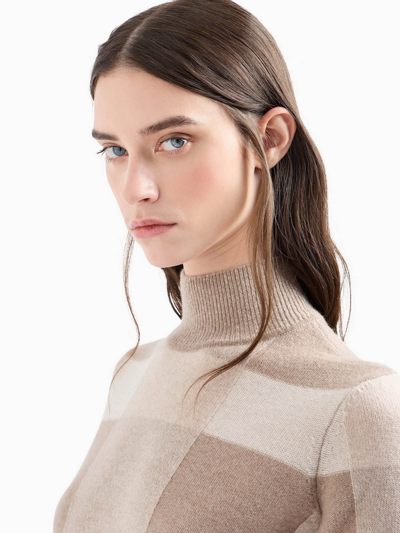 Свитер Emporio Armani модель EW000237-AF10748-F1015 Фото