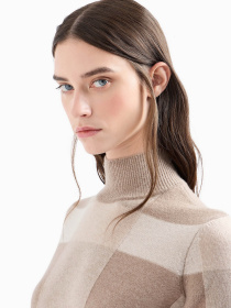 Свитер Emporio Armani модель EW000237-AF10748-F1015 Фото