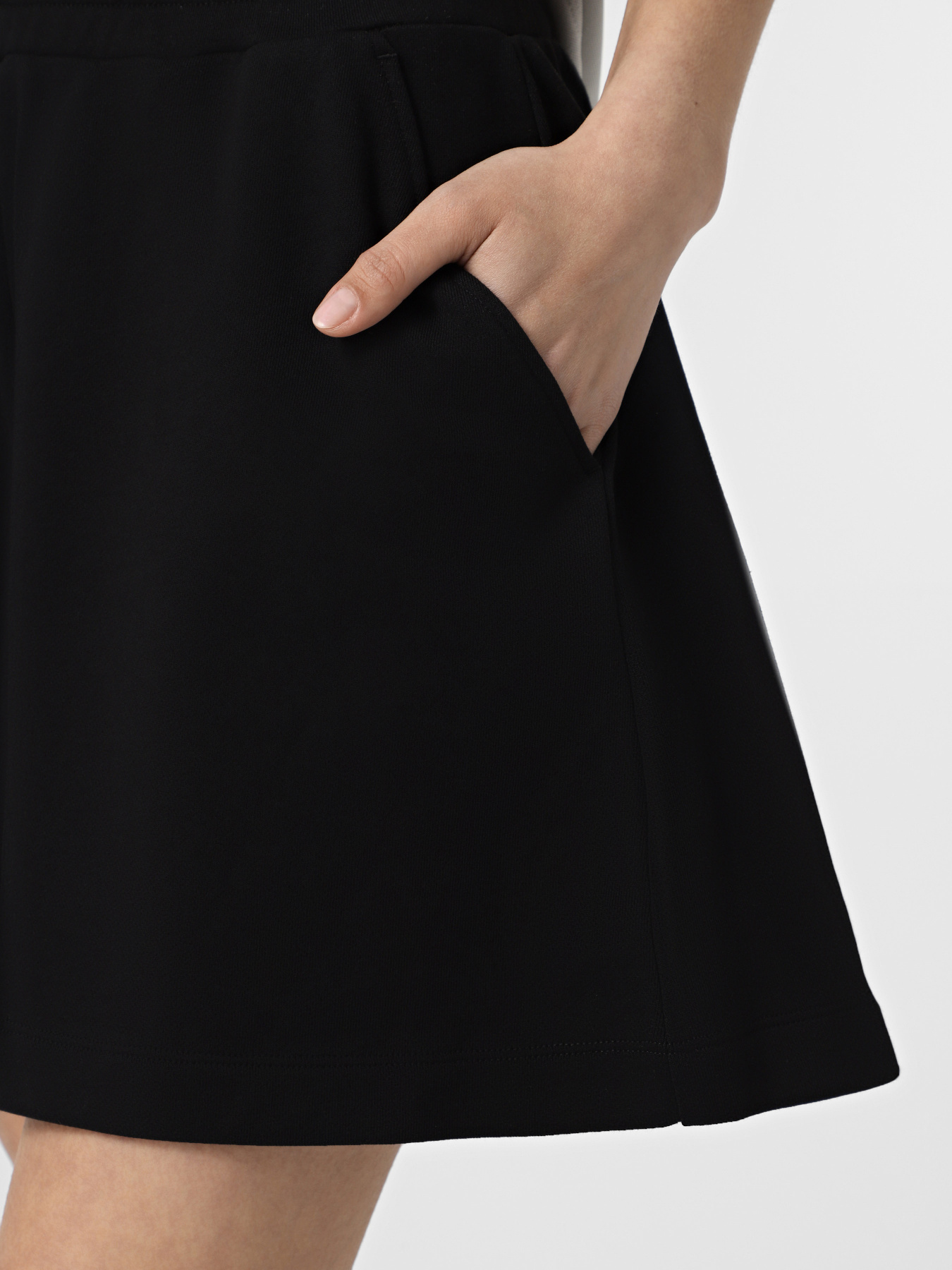 Шорти Emporio Armani модель EW000893-AF12538-UC001 Фото