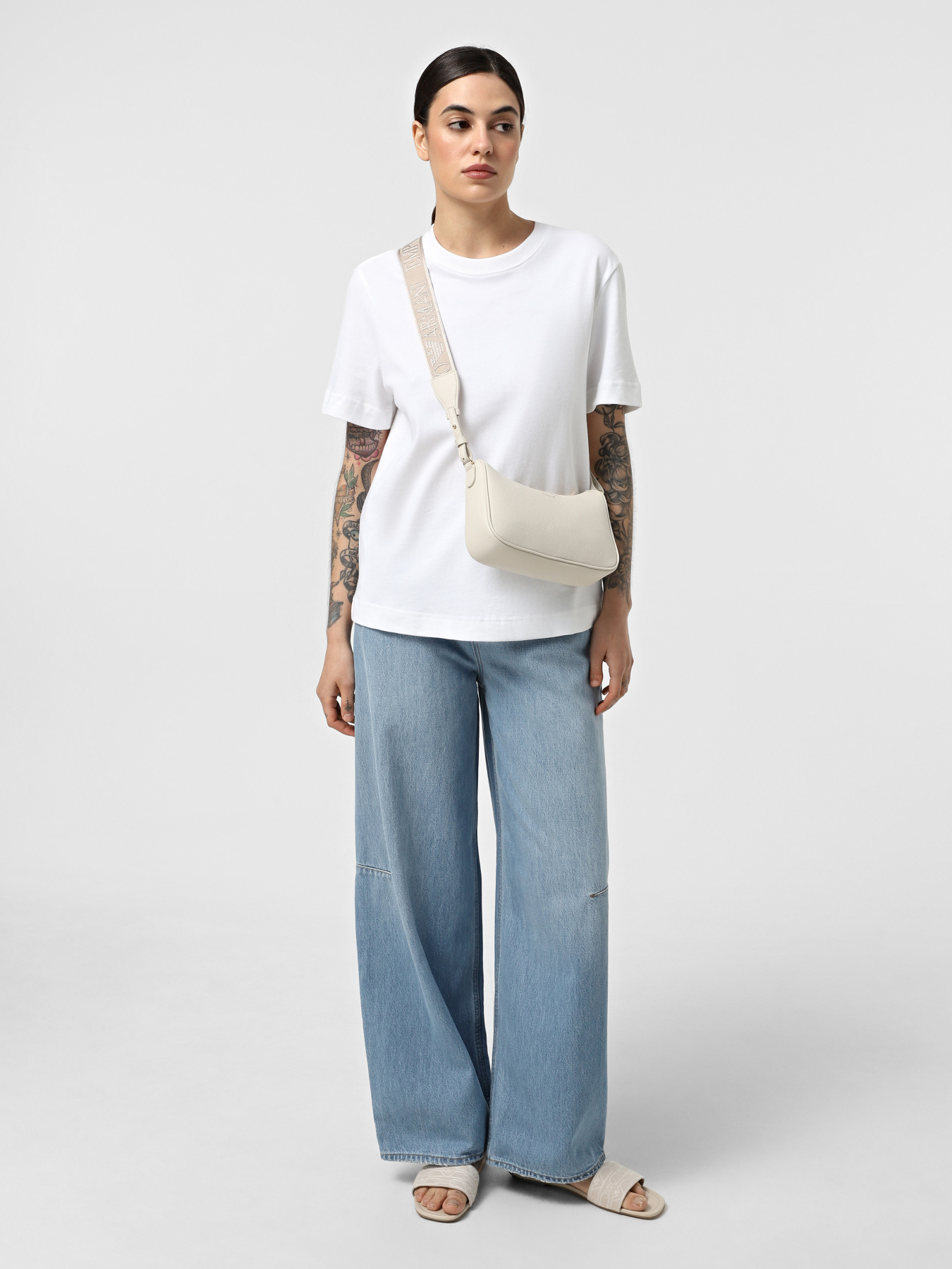 Широкі джинси Emporio Armani модель EW000730-AF12675-MB003 Широкі джинси Emporio Armani модель EW000730-AF12675-MB003 Фото