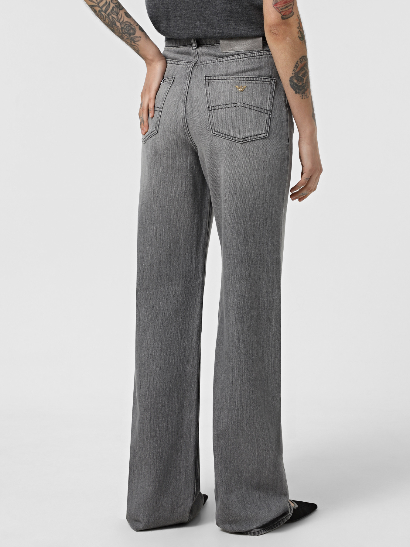 Широкі джинси Emporio Armani модель EW001119-AF12676-M8001 Широкі джинси Emporio Armani модель EW001119-AF12676-M8001 Фото