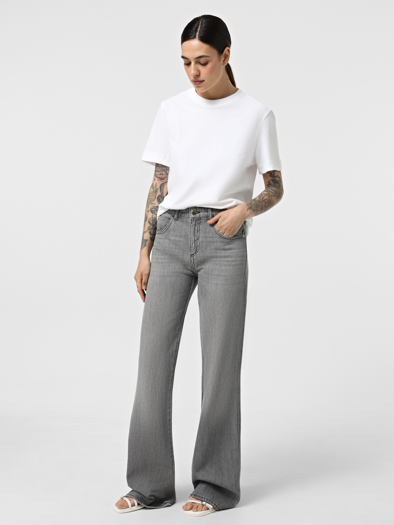 Широкие джинсы Emporio Armani модель EW001504-AF12676-M8001 Широкие джинсы Emporio Armani модель EW001504-AF12676-M8001 Фото