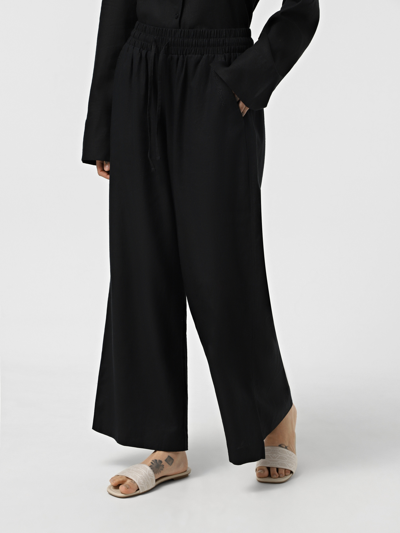 Повседневные штаны Emporio Armani модель EW000816-AF12201-UC001 Повседневные штаны Emporio Armani модель EW000816-AF12201-UC001 Фото