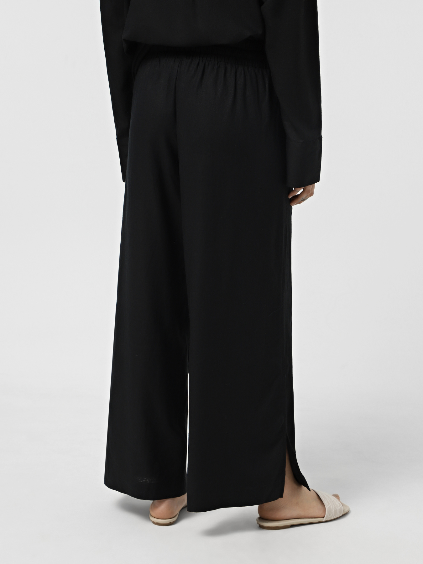 Повседневные штаны Emporio Armani модель EW000816-AF12201-UC001 Повседневные штаны Emporio Armani модель EW000816-AF12201-UC001 Фото