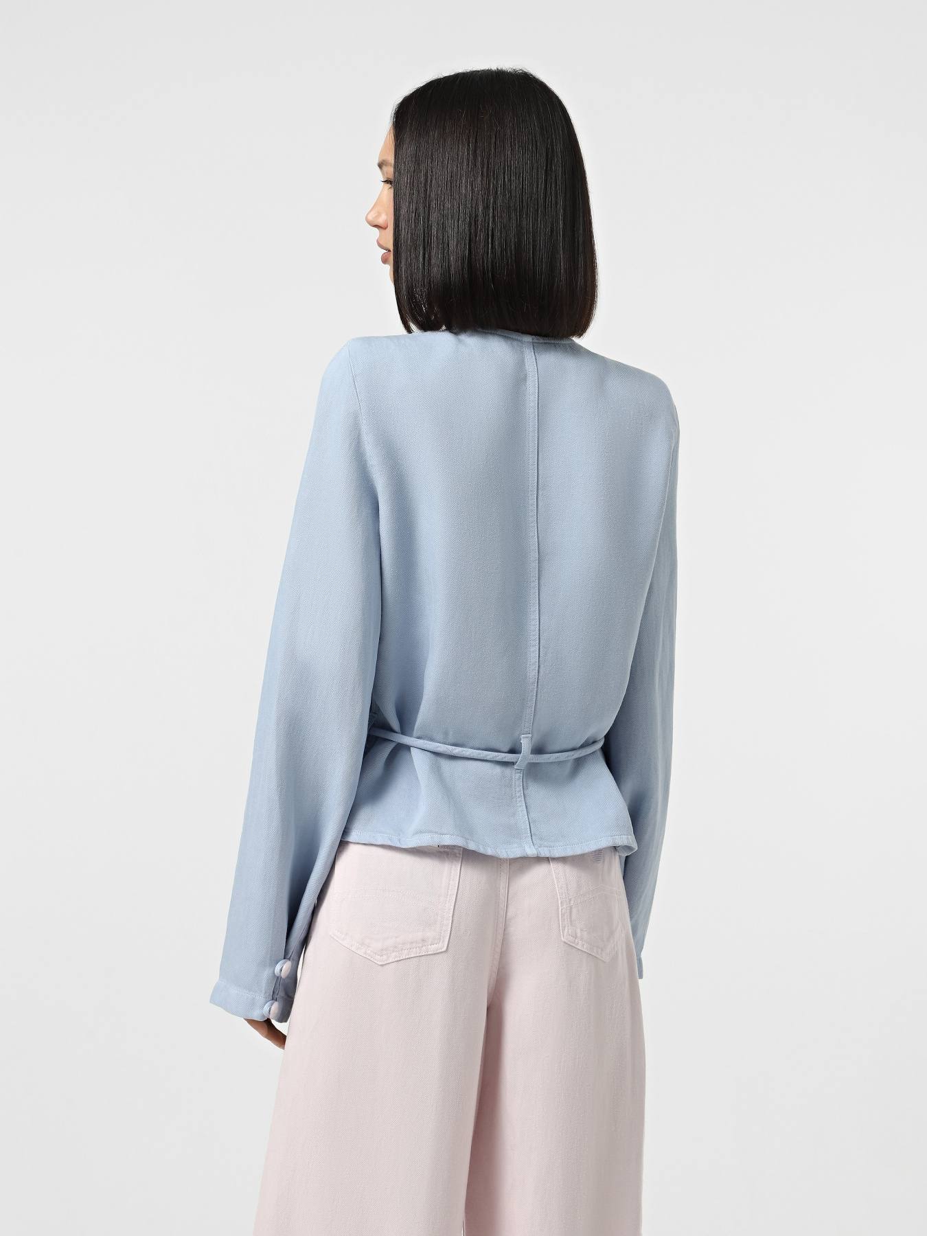 Демисезонная куртка Emporio Armani модель EW000757-AF12439-U9309 Демисезонная куртка Emporio Armani модель EW000757-AF12439-U9309 Фото