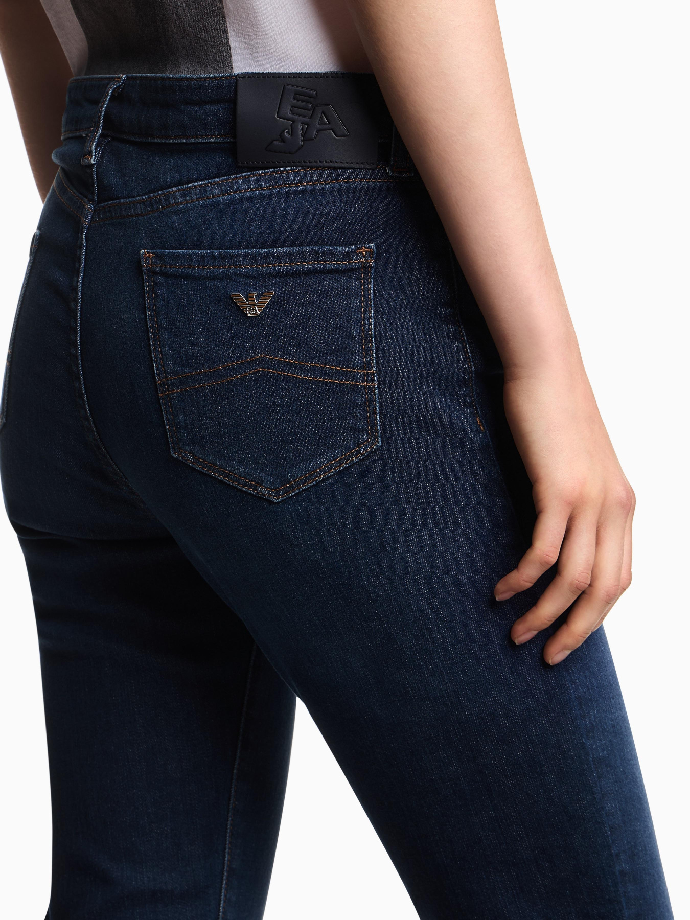 Скинни джинсы Emporio Armani модель EW000205-AF17030-MB001 Скинни джинсы Emporio Armani модель EW000205-AF17030-MB001 Фото