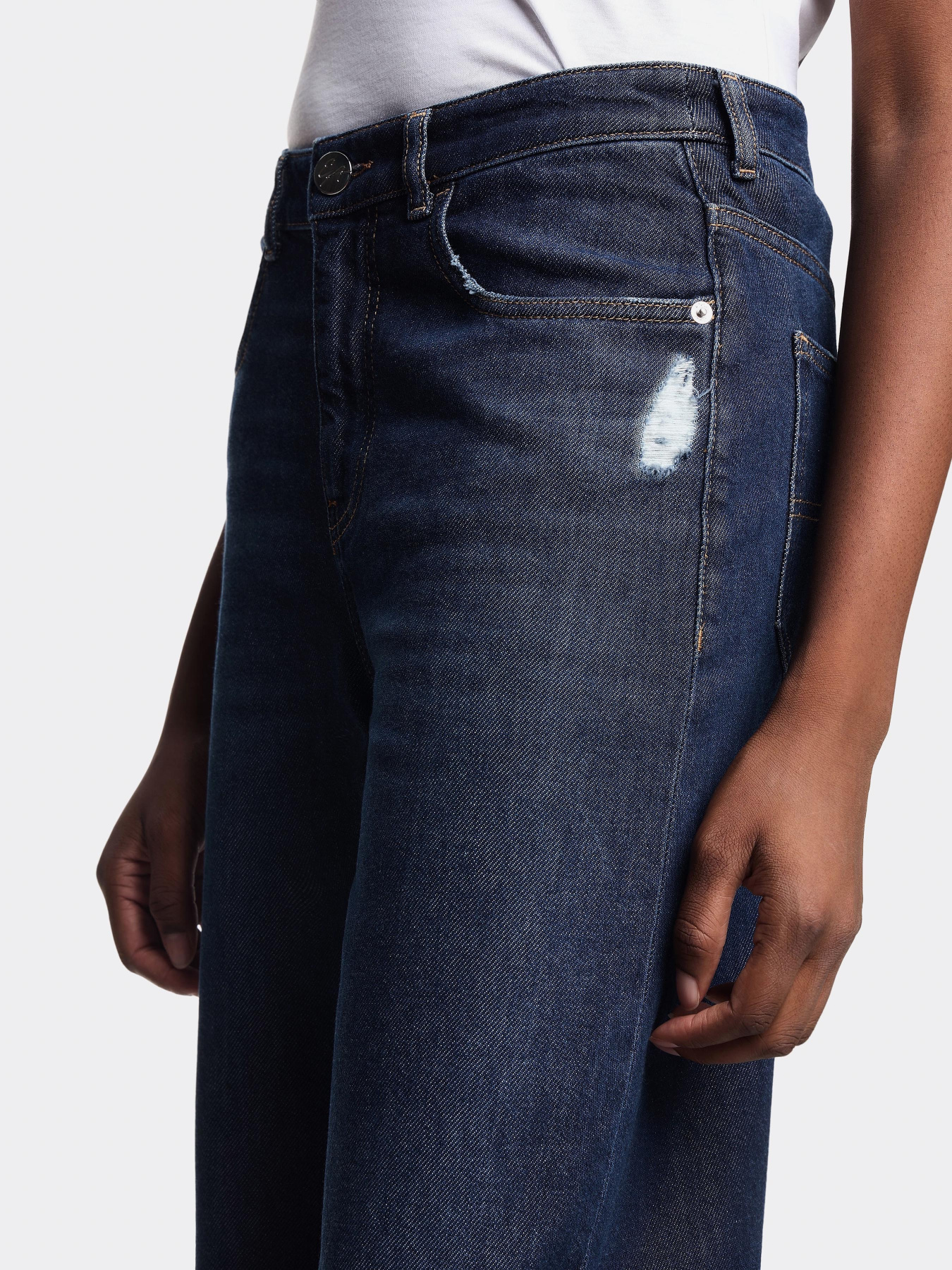 Прямые джинсы Emporio Armani модель EW000737-AF17033-MB001 Фото