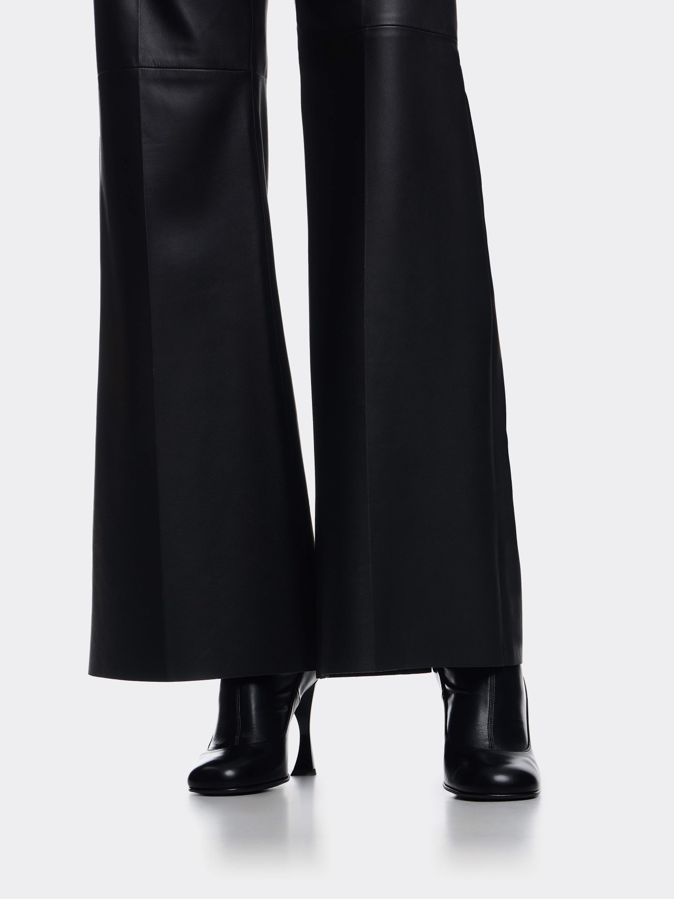 Брюки повседневные Emporio Armani модель EW002156-AF17176-UC001 Фото