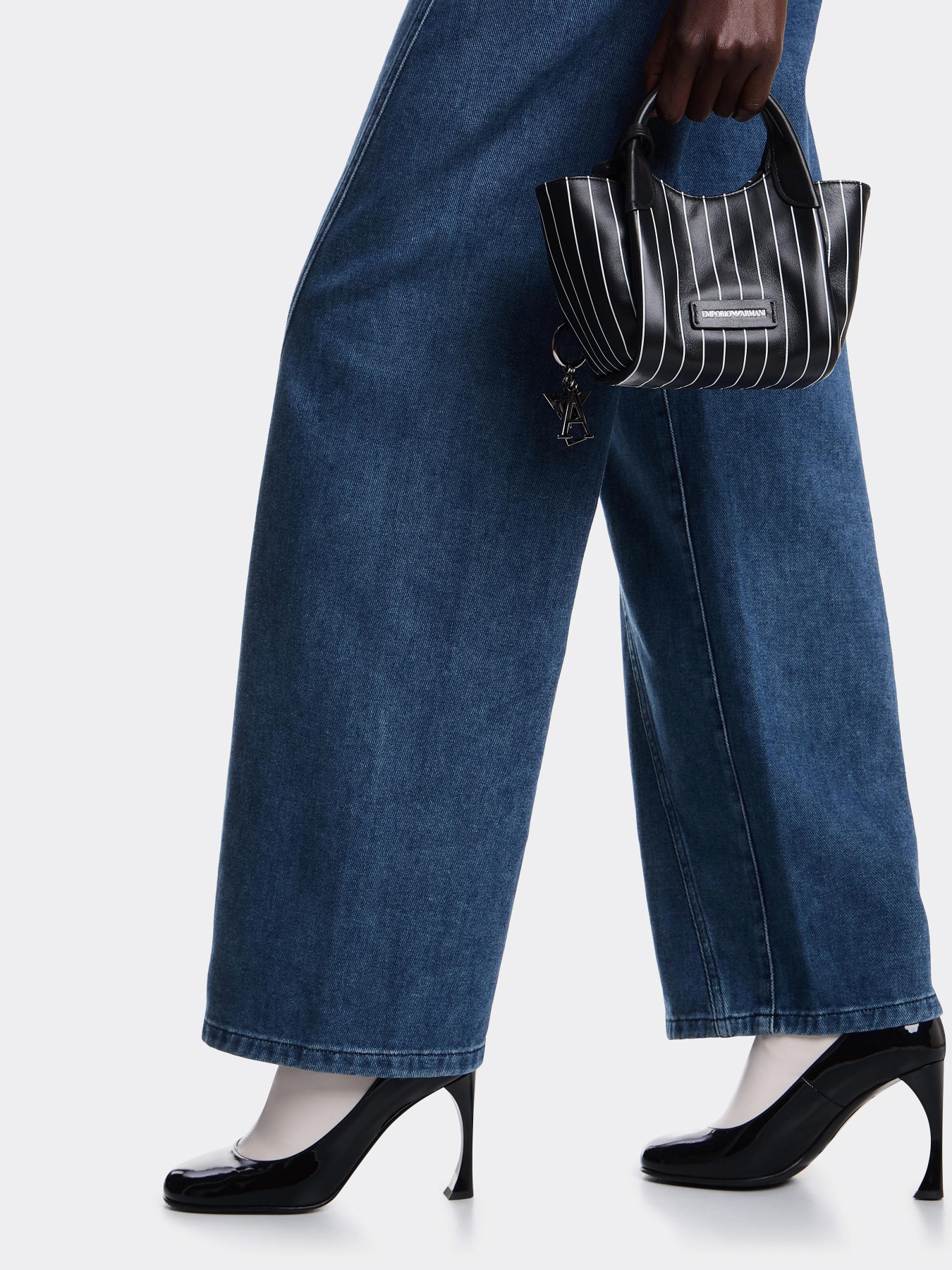 Прямі джинси Emporio Armani модель EW002194-AF17262-MB001 Фото