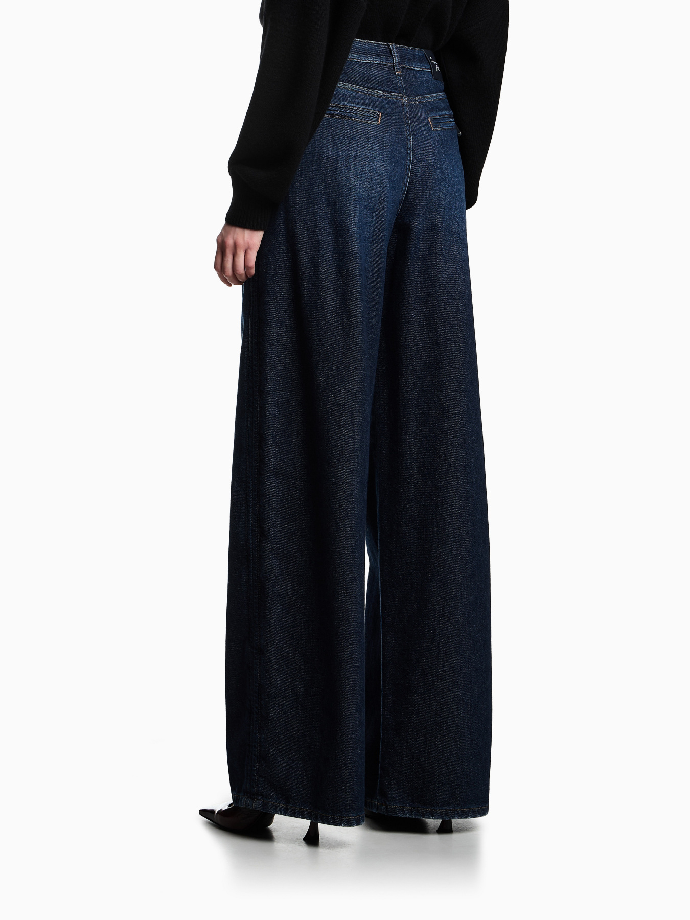 Прямые джинсы Emporio Armani модель EW002351-AF17033-MB001 Фото