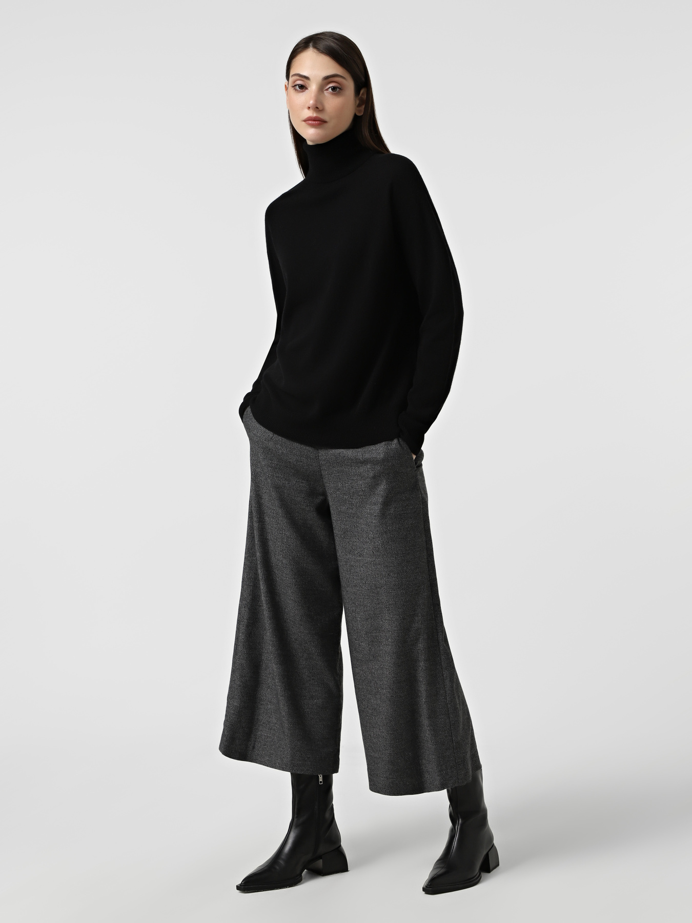 Светр Emporio Armani модель EW002560-AF18628-UC001 Фото