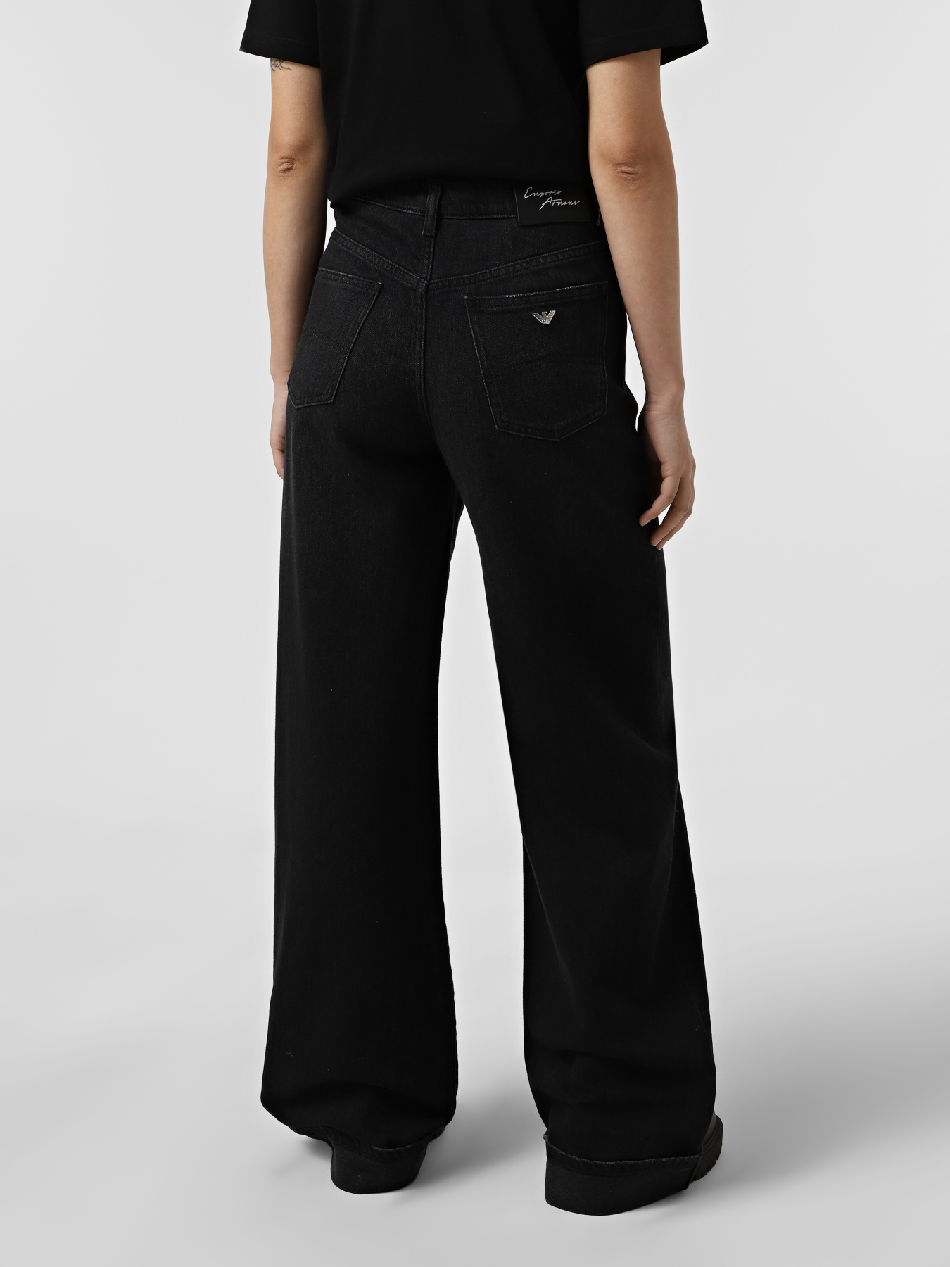 Прямые джинсы Emporio Armani модель EW000737-AF17033-MC002 Прямые джинсы Emporio Armani модель EW000737-AF17033-MC002 Фото