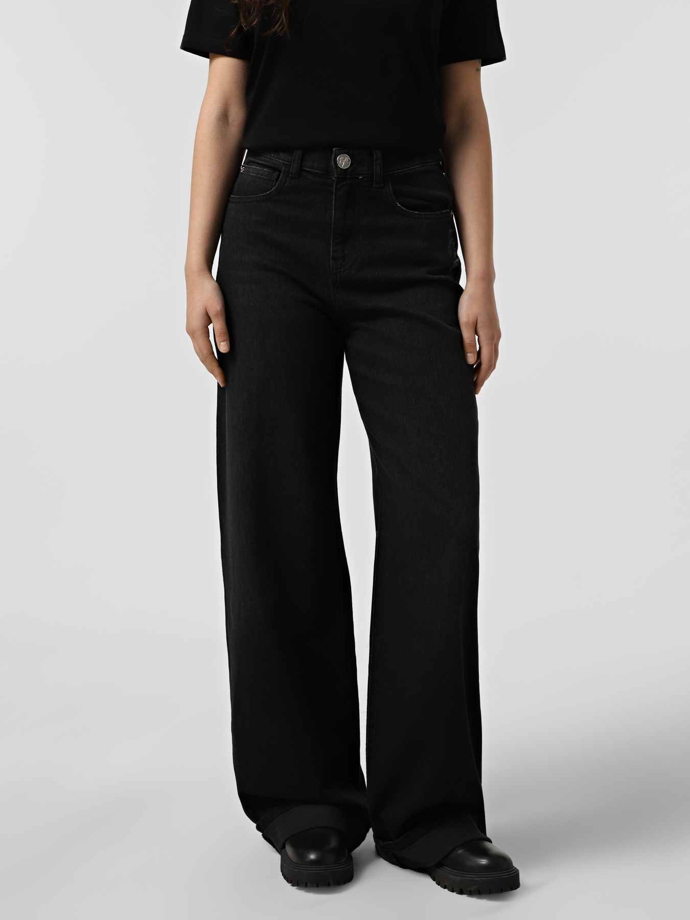 Прямые джинсы Emporio Armani модель EW000737-AF17033-MC002 Прямые джинсы Emporio Armani модель EW000737-AF17033-MC002 Фото