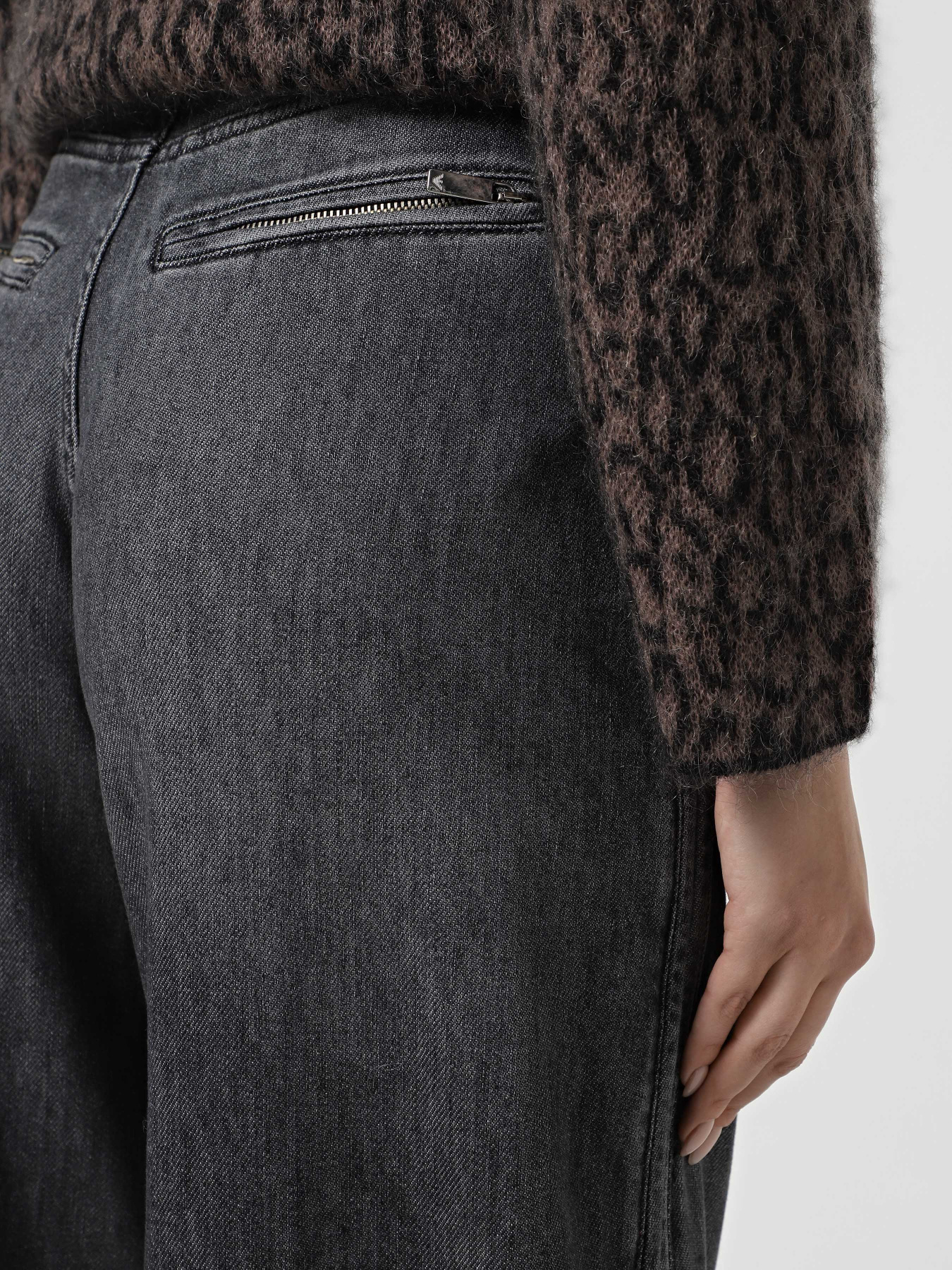 Прямые джинсы Emporio Armani модель EW002351-AF17033-M8001 Фото