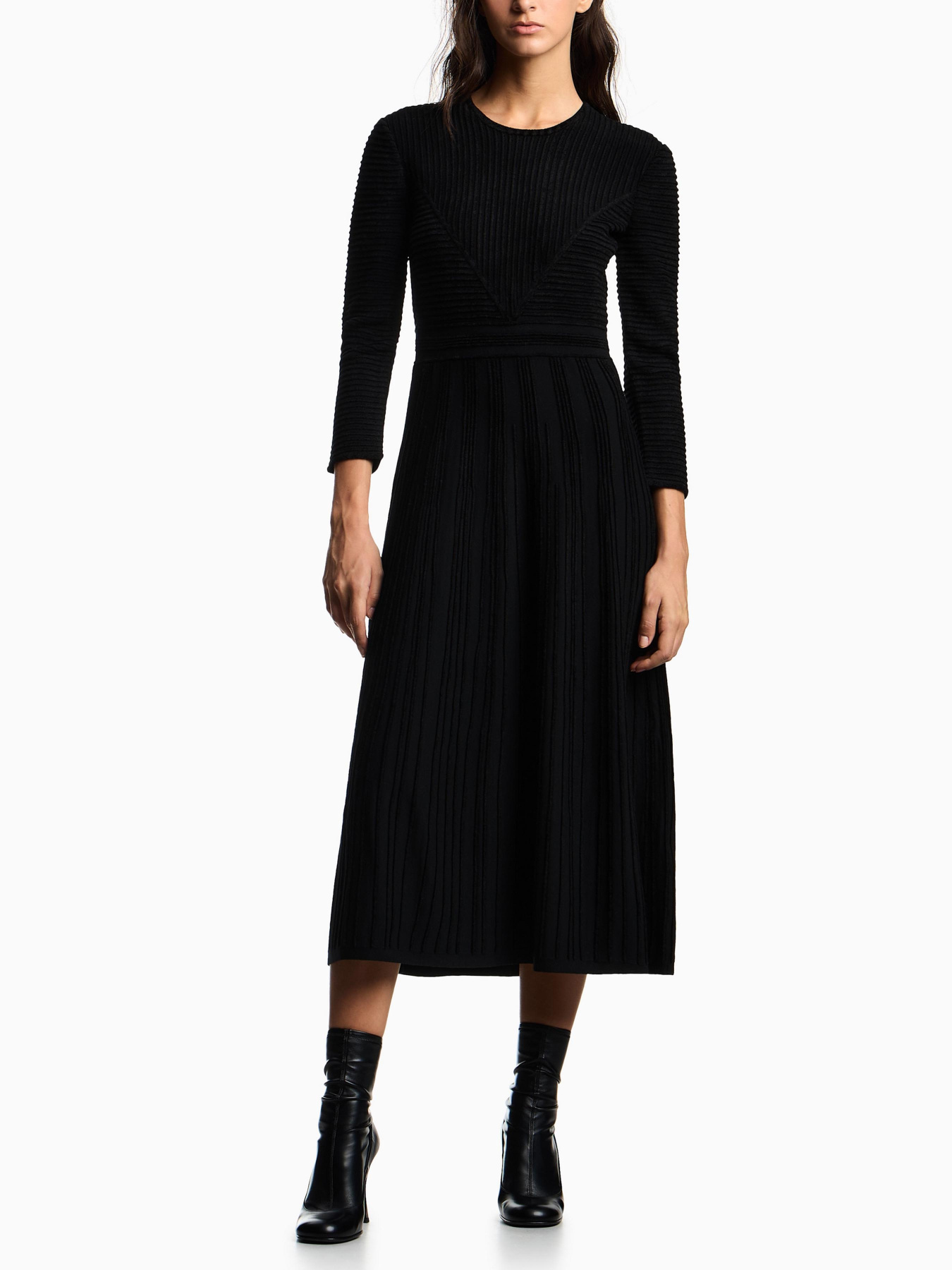 Сукня міді Emporio Armani модель EW001231-AF19927-UC001 Фото