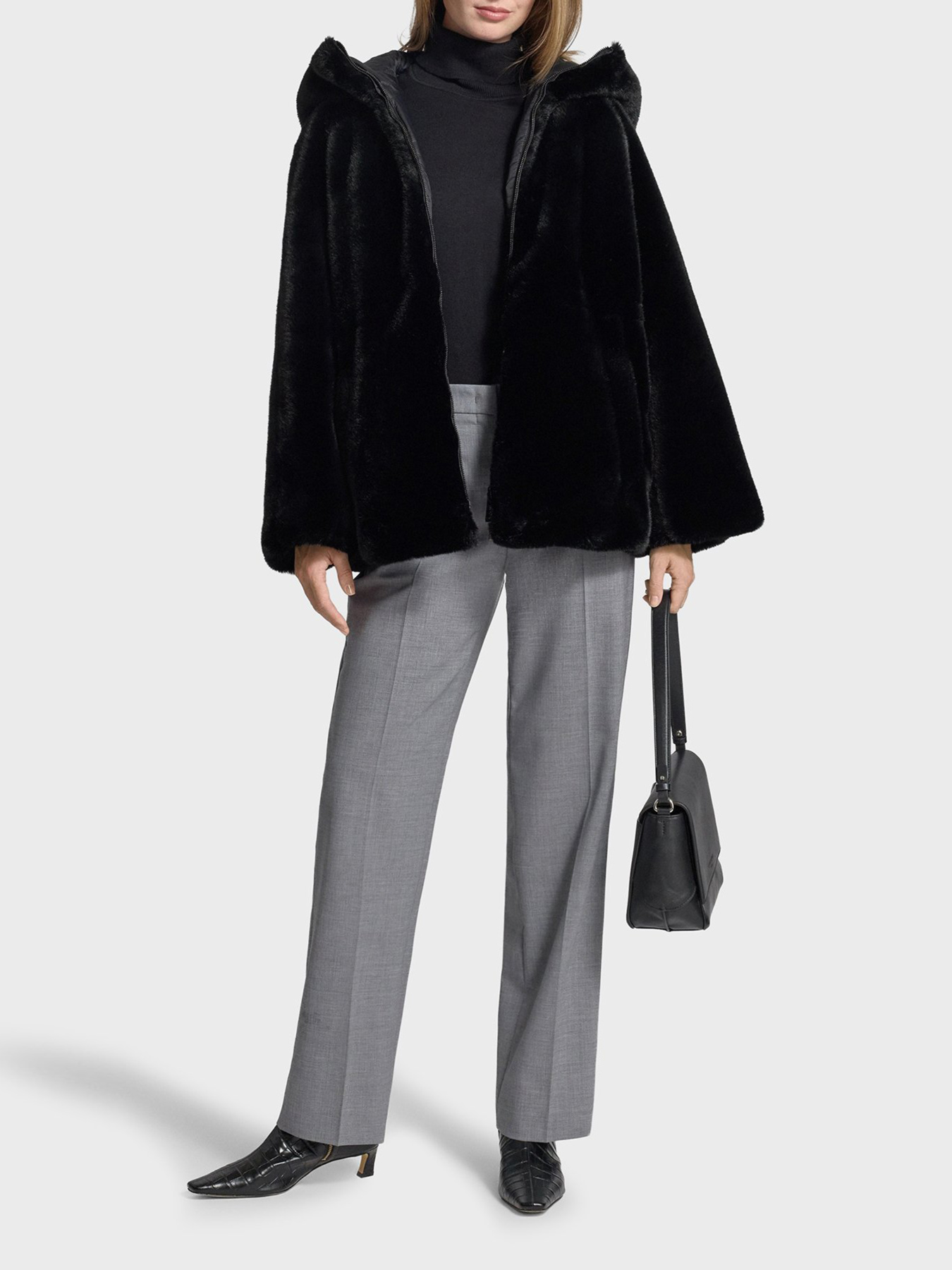 Шуба Emporio Armani модель EW001467-AF14618-UC001 Фото