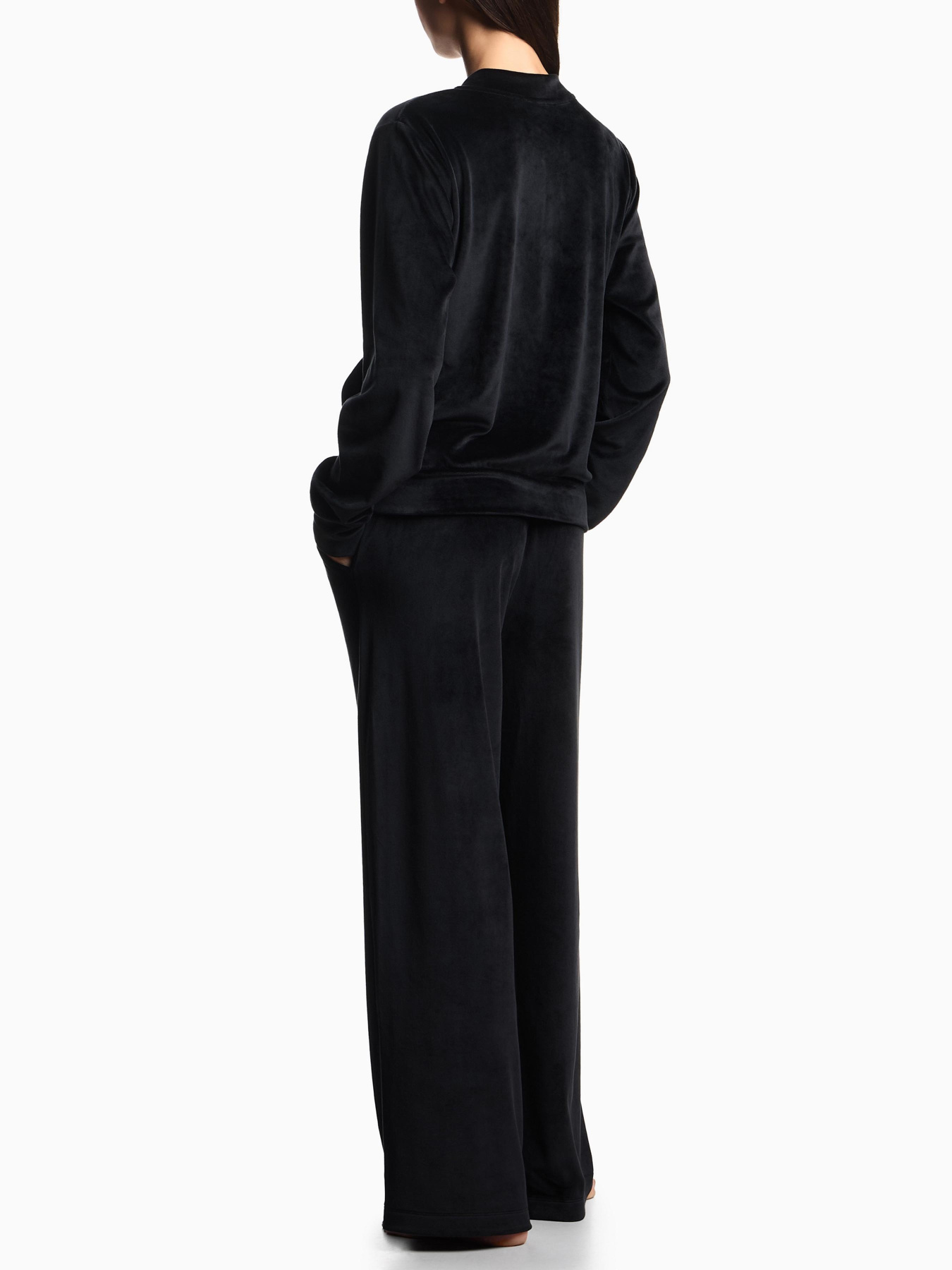 Повсякденний костюм Emporio Armani модель EW001968-AF15366-UC001 Повсякденний костюм Emporio Armani модель EW001968-AF15366-UC001 Фото