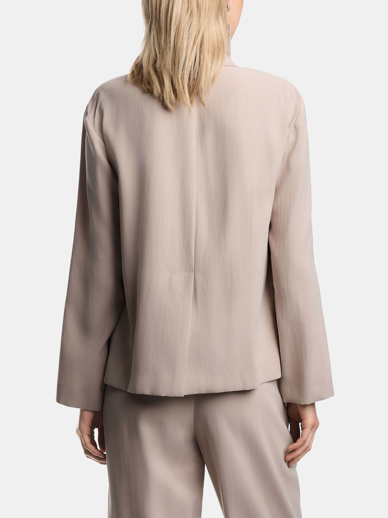 Пиджаки Emporio Armani модель EW003341-AF20502-U6154 Пиджаки Emporio Armani модель EW003341-AF20502-U6154 Фото