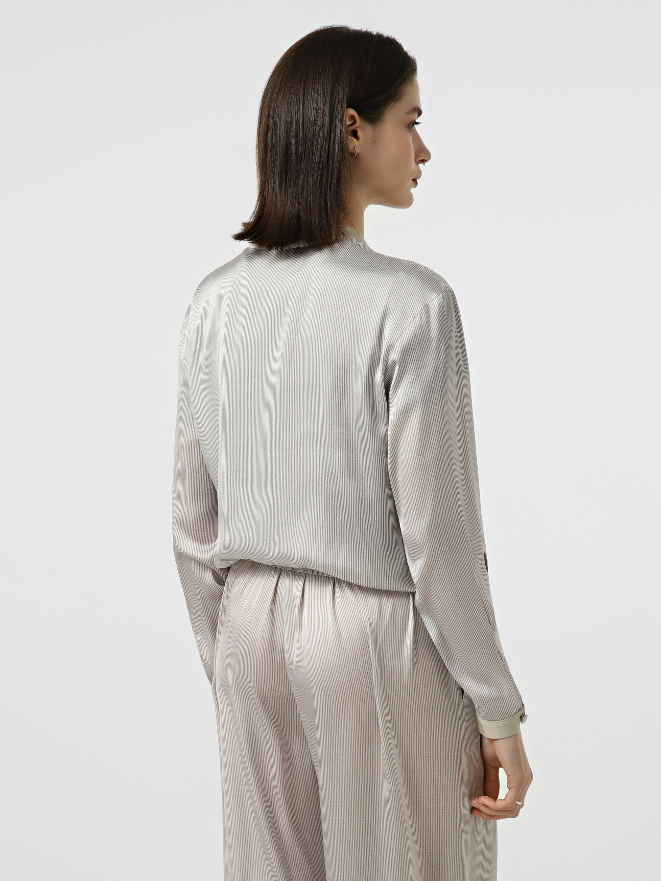 Рубашки Emporio Armani модель EW004332-AF25637-F1010 Фото