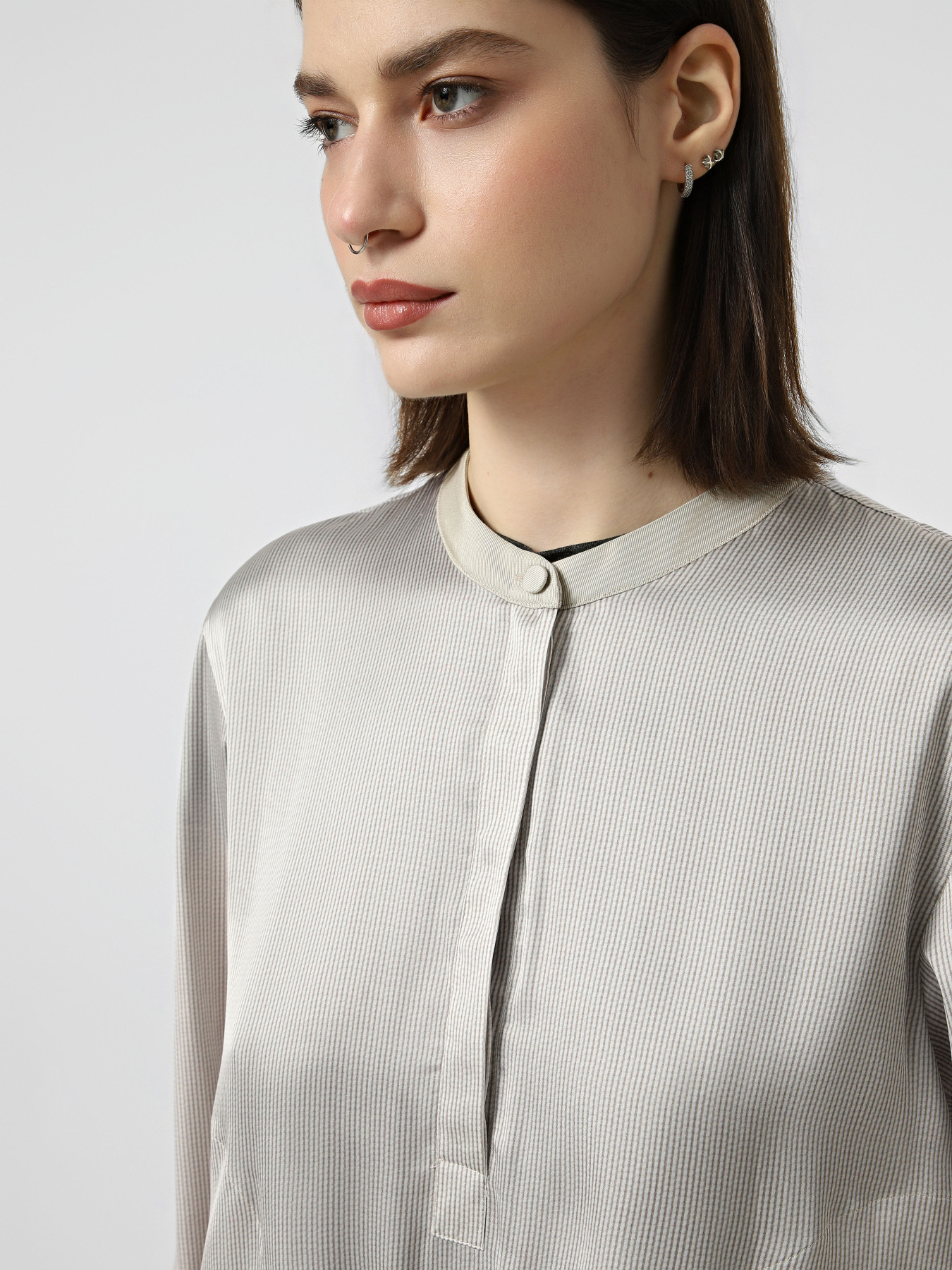 Рубашки Emporio Armani модель EW004332-AF25637-F1010 Фото
