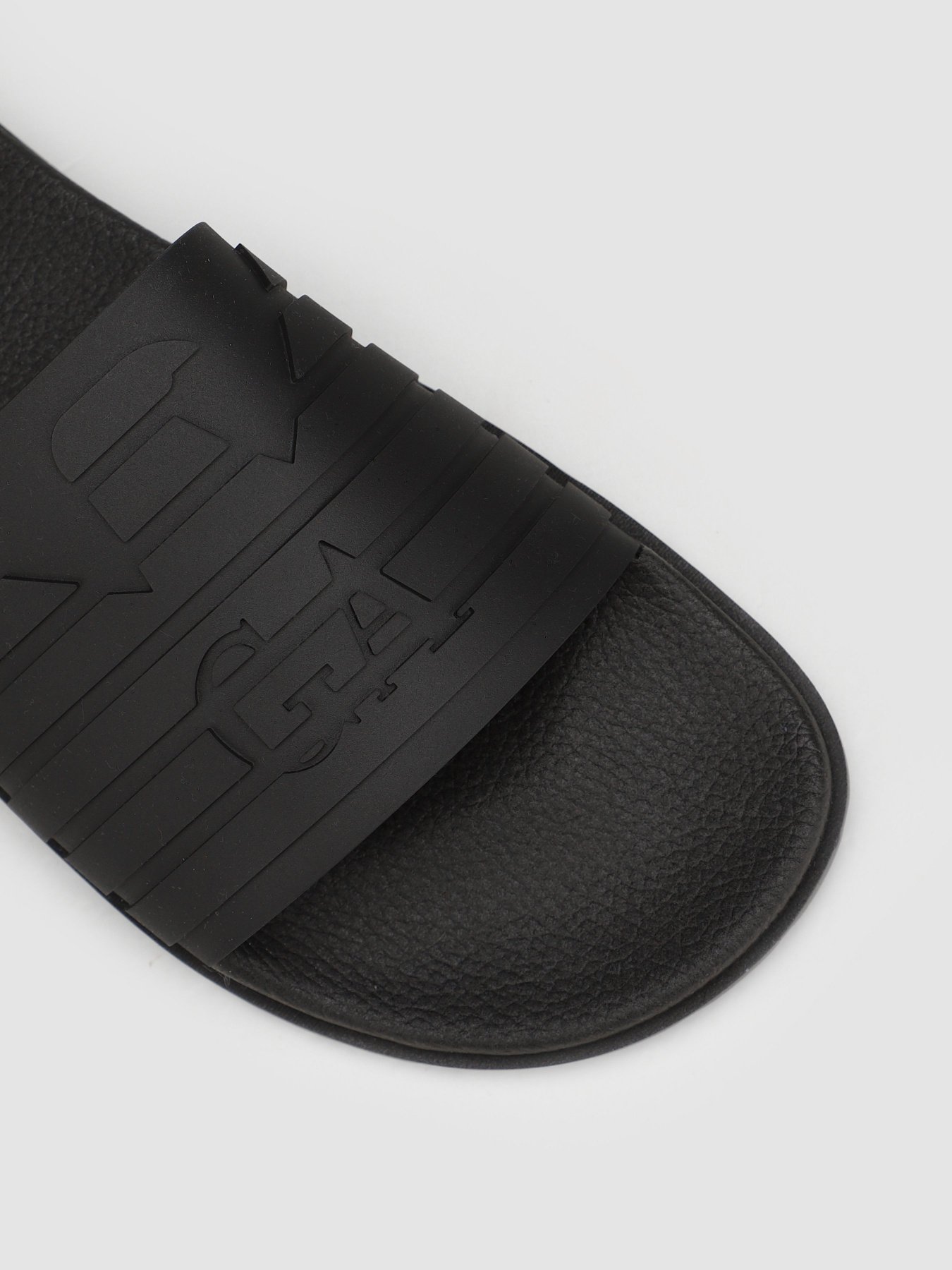 Шлепанцы Emporio Armani модель X4P110-XM855-K001 Фото