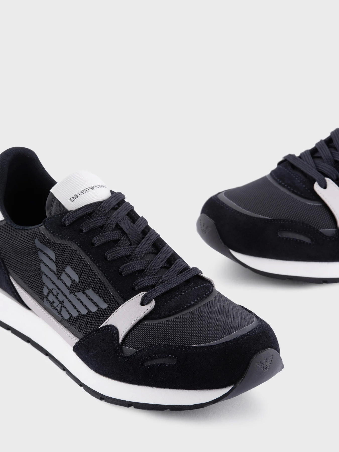 Кроссовки повседневные Emporio Armani модель X4X537-XM678-S158 Фото
