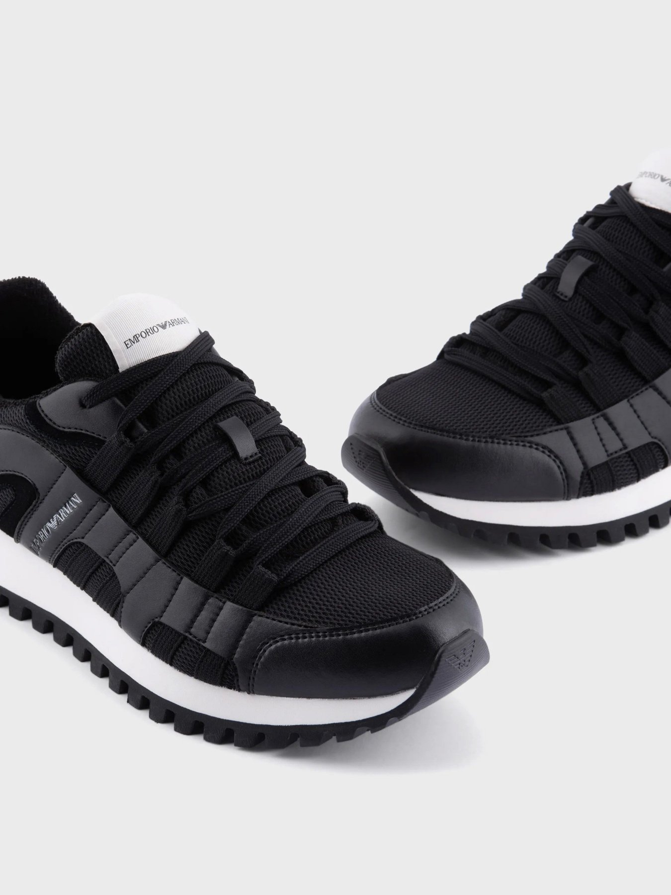 Кроссовки повседневные Emporio Armani модель X4X600-XN605-A083 Фото