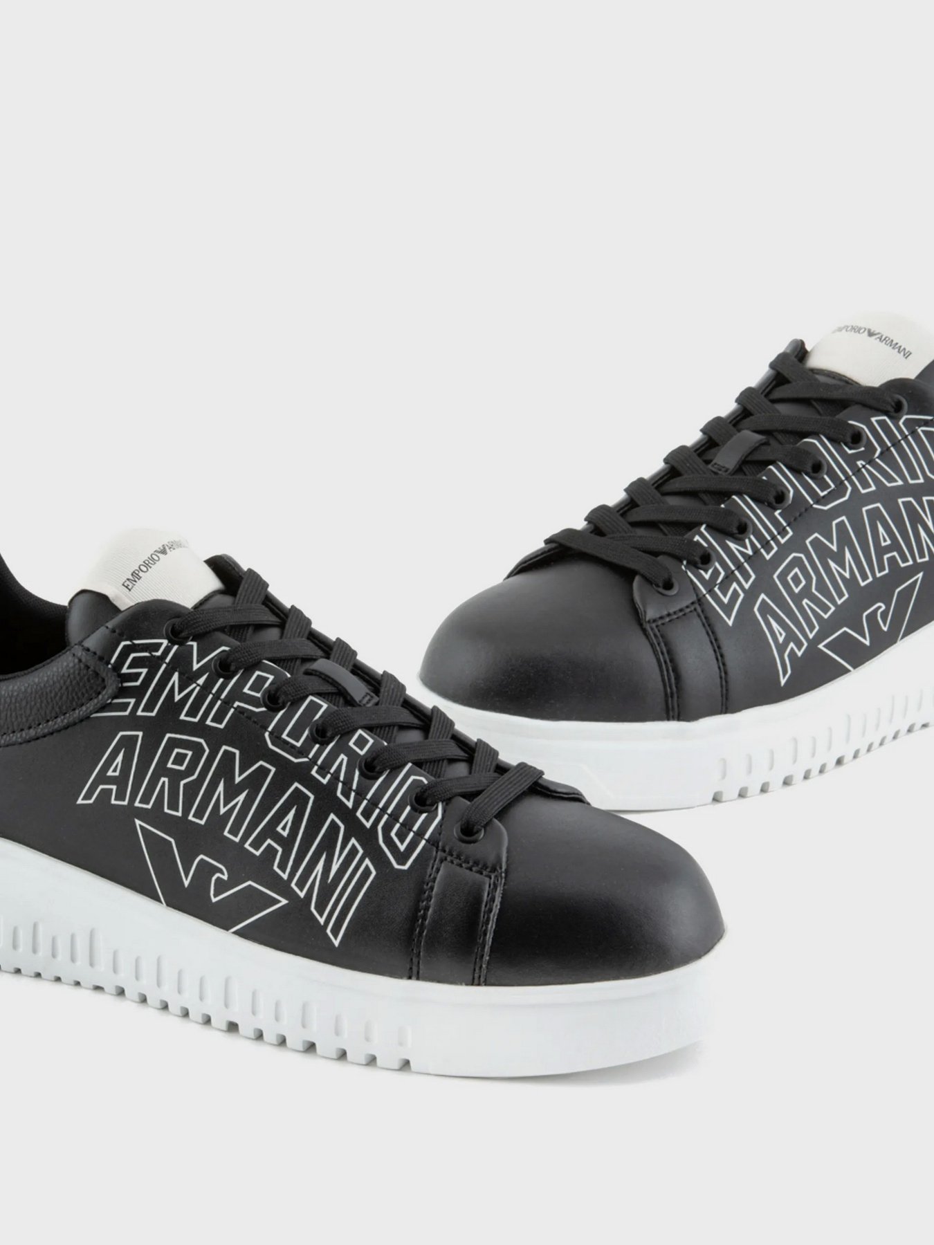 Кроссовки Emporio Armani модель X4X264-XN732-K001 Фото