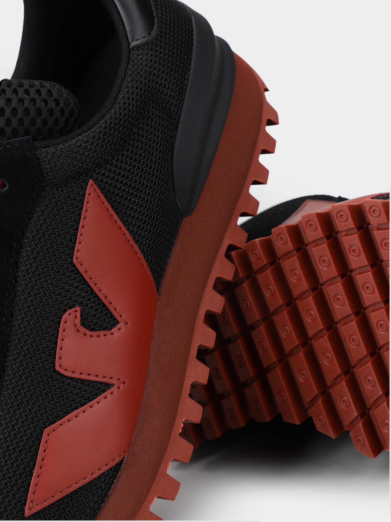 Кроссовки Emporio Armani модель X4X583-XN647-T430 Фото