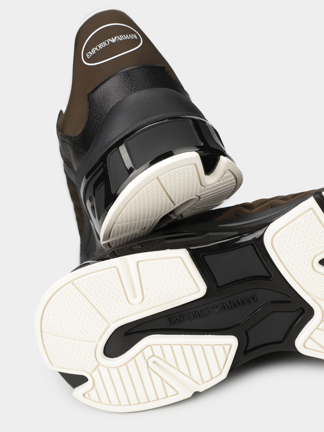 Кросівки повсякденні Emporio Armani Travel Essentials модель X4X647-XN945-T605 Кросівки повсякденні Emporio Armani Travel Essentials модель X4X647-XN945-T605 Фото