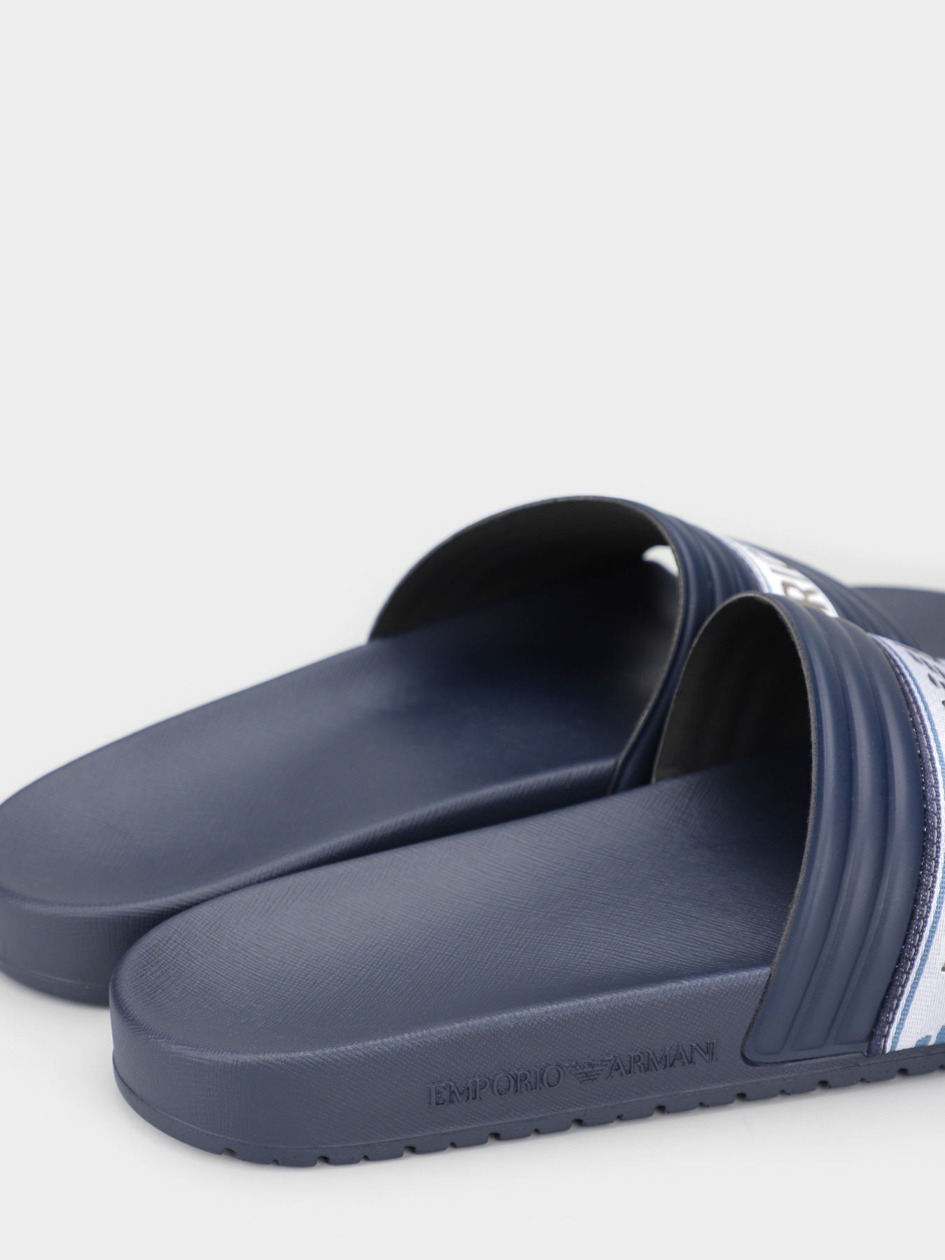 Шльопанці Emporio Armani модель XVPS06-XN999-T637 Шльопанці Emporio Armani модель XVPS06-XN999-T637 Фото