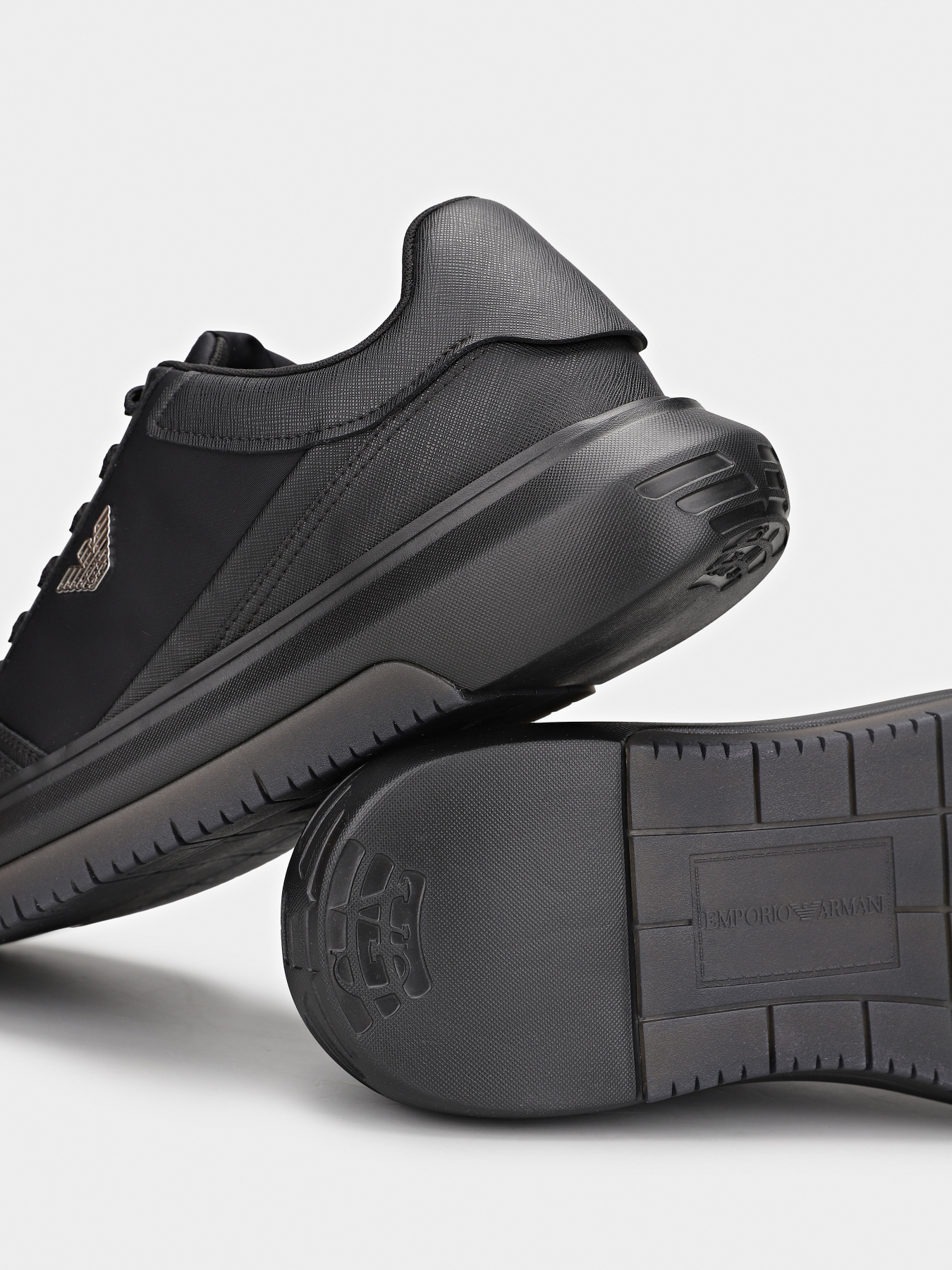 Кроссовки Emporio Armani модель X4X633-XR325-K001 Фото