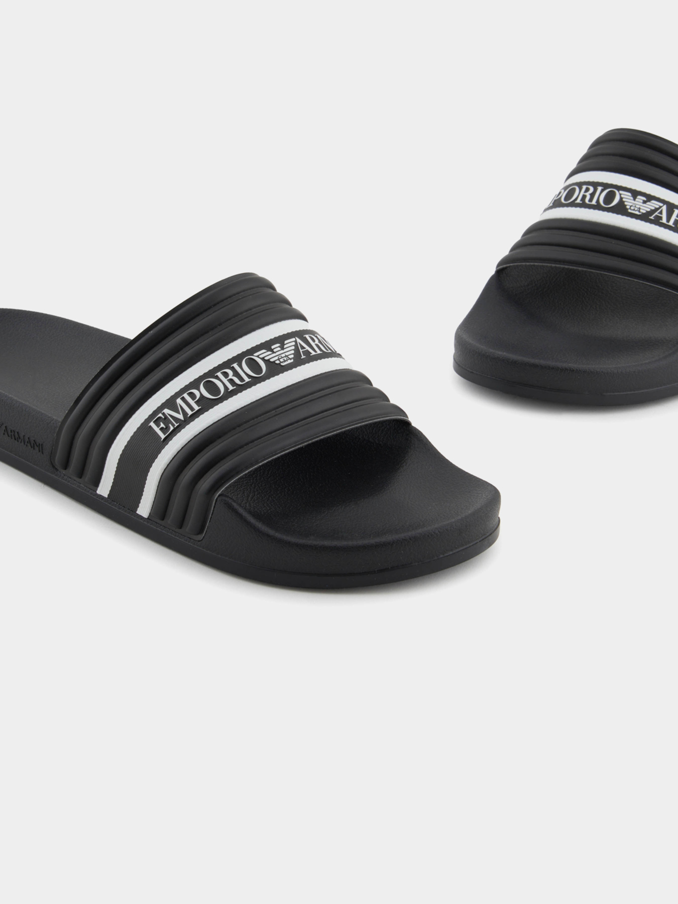 Шлепанцы Emporio Armani модель XVPS14-XR277-U532 Фото