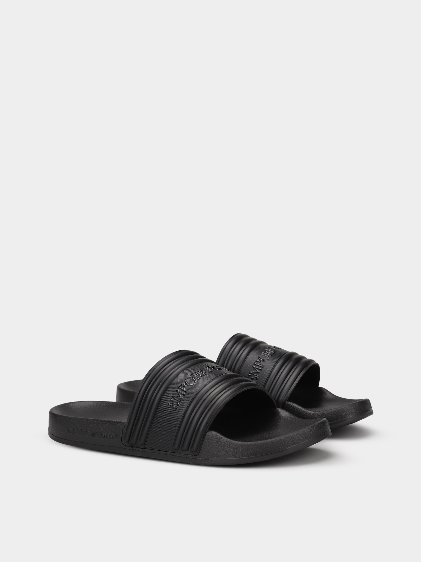 Шлепанцы Emporio Armani модель EM002246-AF16403-UC001 Фото
