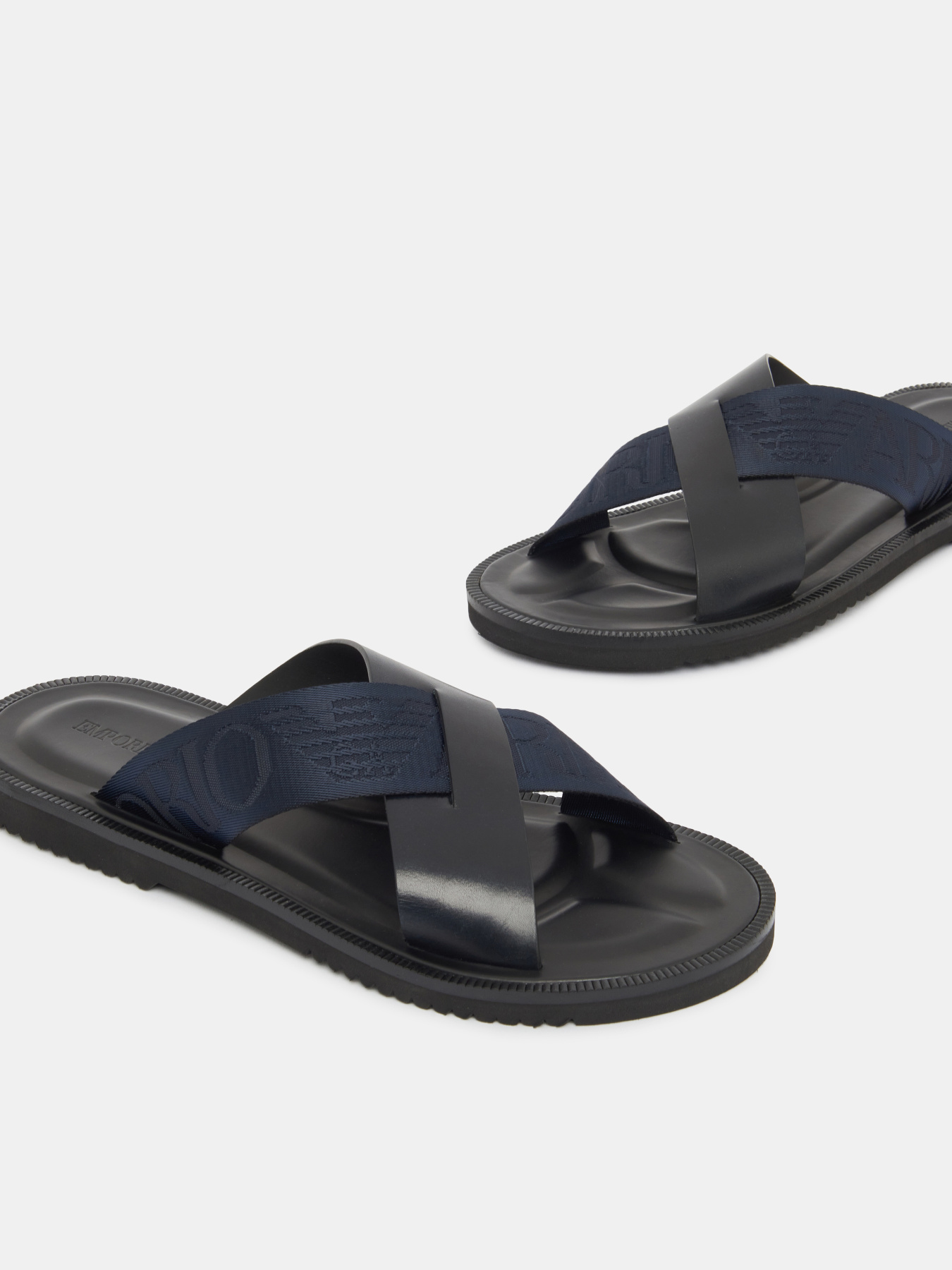 Шлёпанцы Emporio Armani модель X4P124-XN787-MB007 Фото