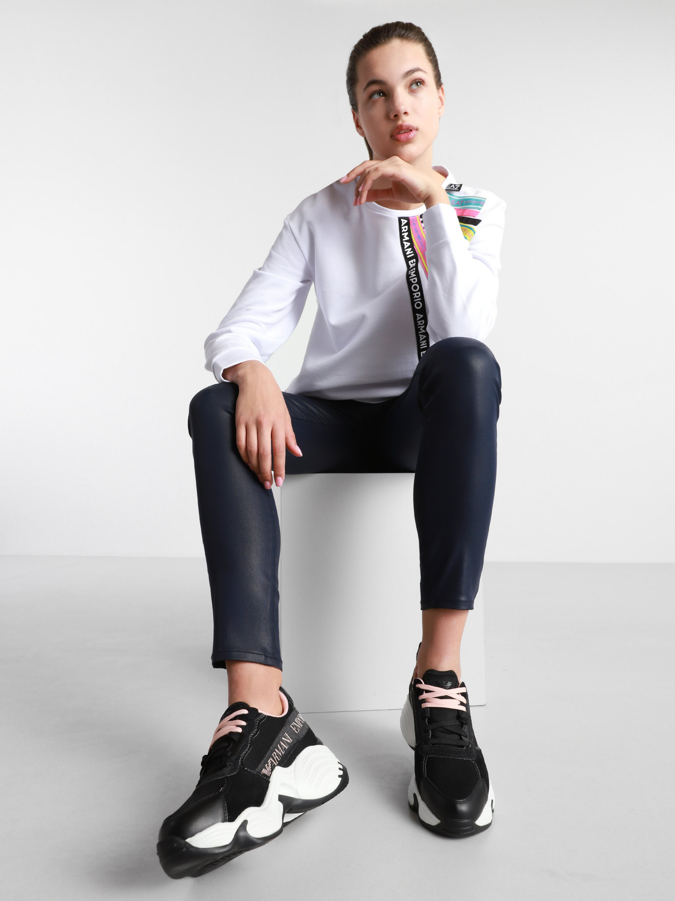 Кроссовки повседневные Emporio Armani модель X3X088-XM690-R911 Фото