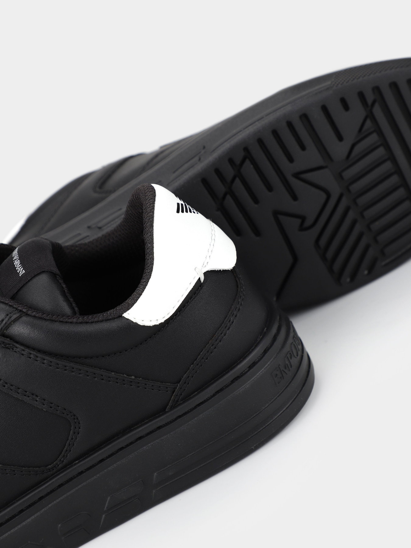 Кроссовки повседневные Emporio Armani модель X3X188-XF724-A120 Фото