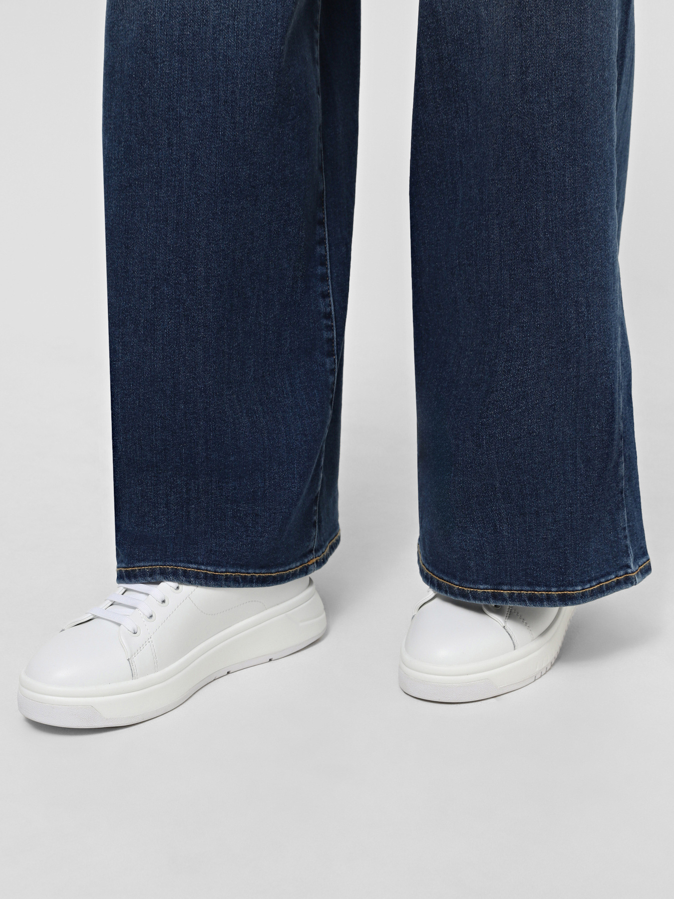 Кроссовки повседневные Emporio Armani модель X3X024-XR128-T862 Фото