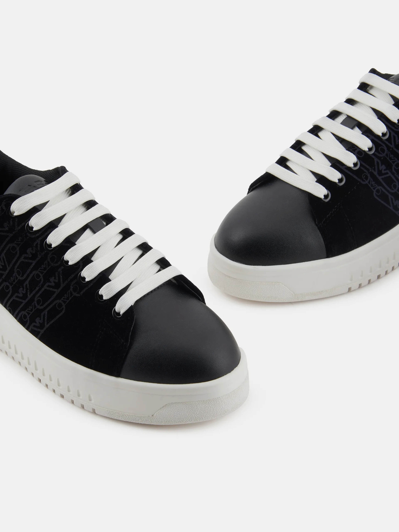 Кроссовки Emporio Armani модель X3X024-XR228-00002 Фото