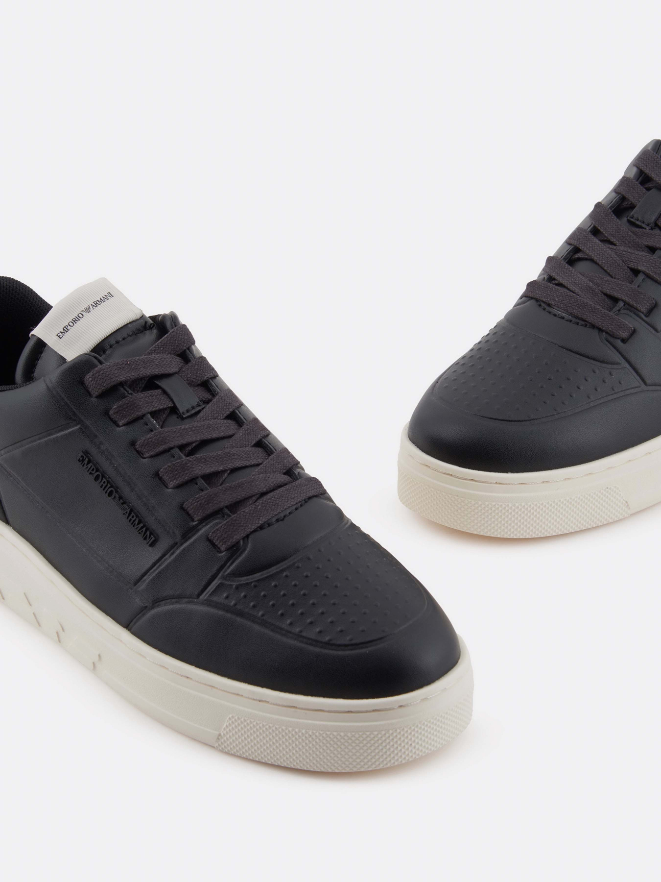 Кроссовки повседневные Emporio Armani модель X3X227-XF805-00002 Фото