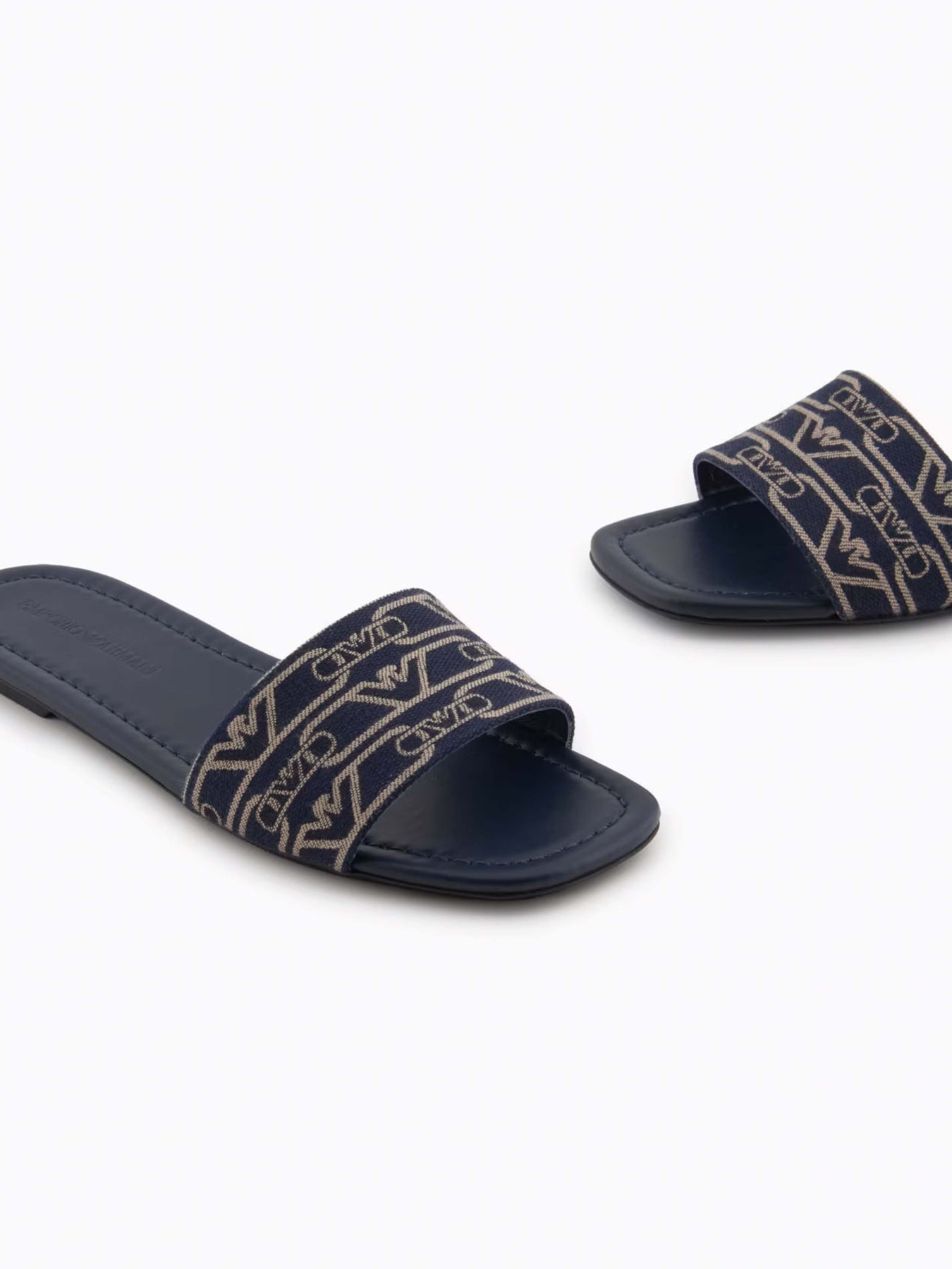 Шлепанцы Emporio Armani модель X3P847-XR381-E616 Фото