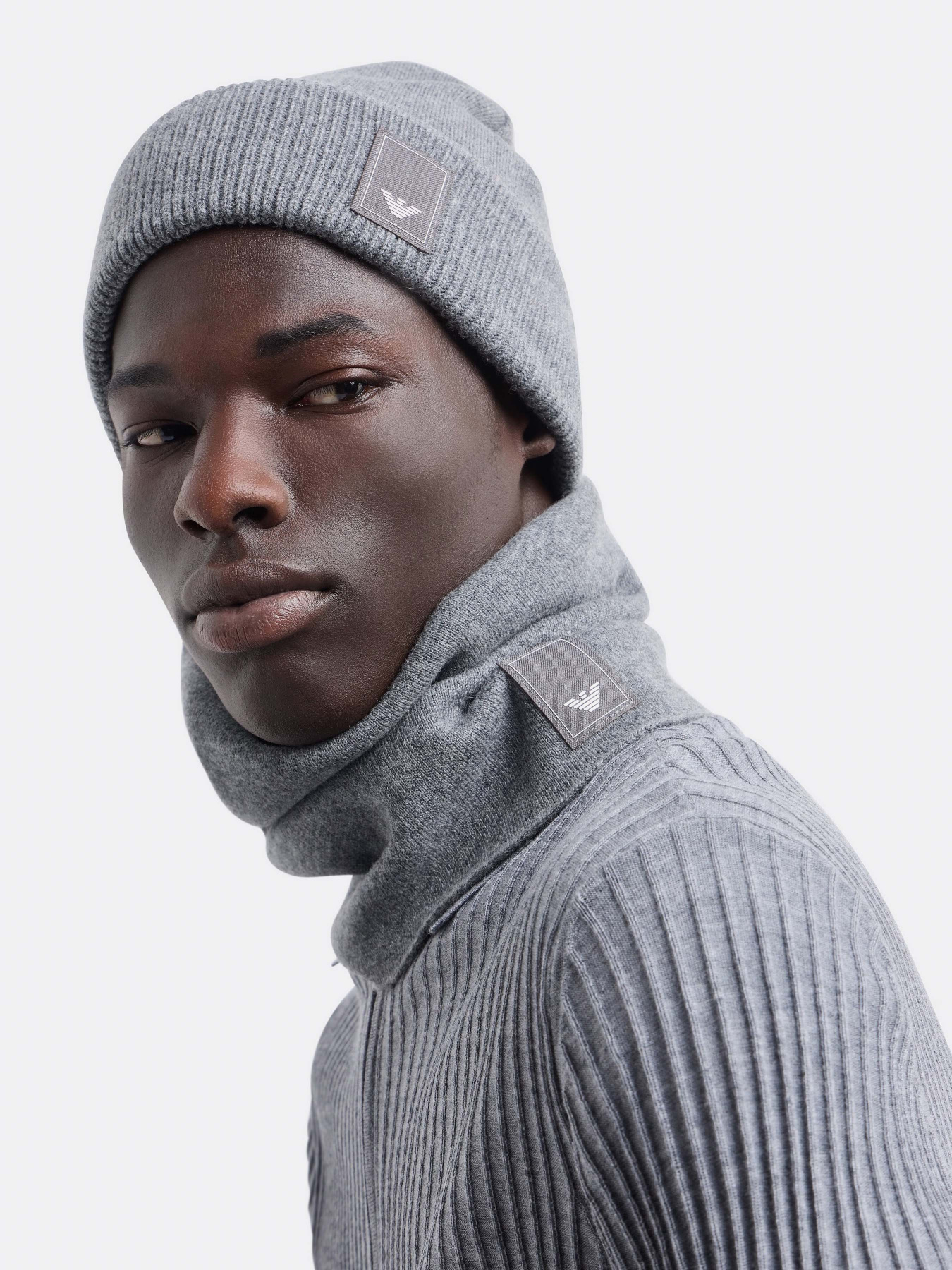 Шапка Emporio Armani Travel Essentials модель EM000431-AF10401-O8004 Фото