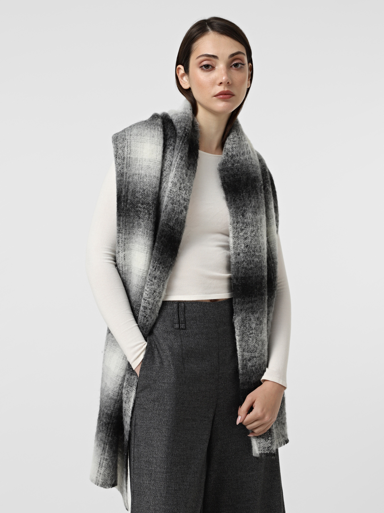 Шарф Emporio Armani модель EW003171-AF20050-FC024 Фото