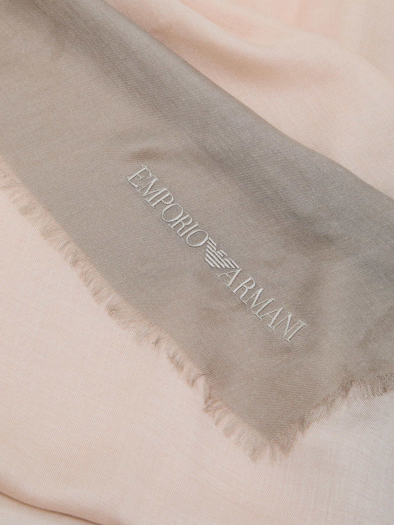 Хустка Emporio Armani модель EW004039-AF23570-F6012 Хустка Emporio Armani модель EW004039-AF23570-F6012 Фото