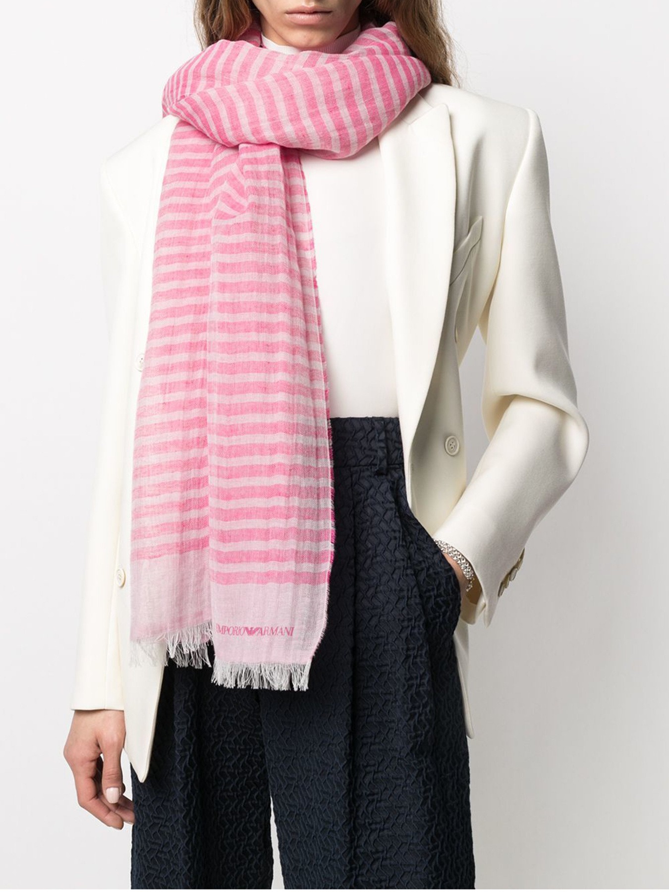 Шарфы и платки Emporio Armani модель 635228-1P300-21673 Шарфы и платки Emporio Armani модель 635228-1P300-21673 Фото