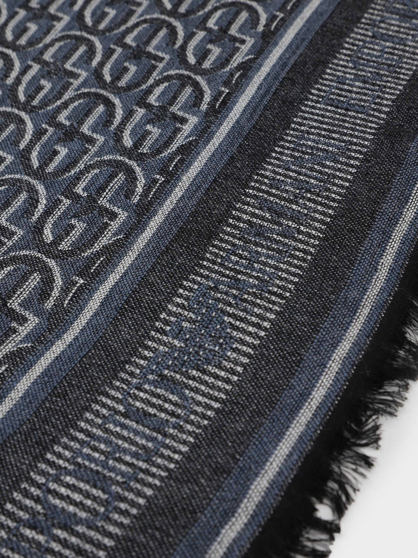 Шарф Emporio Armani модель 625288-2F380-00532 Шарф Emporio Armani модель 625288-2F380-00532 Фото