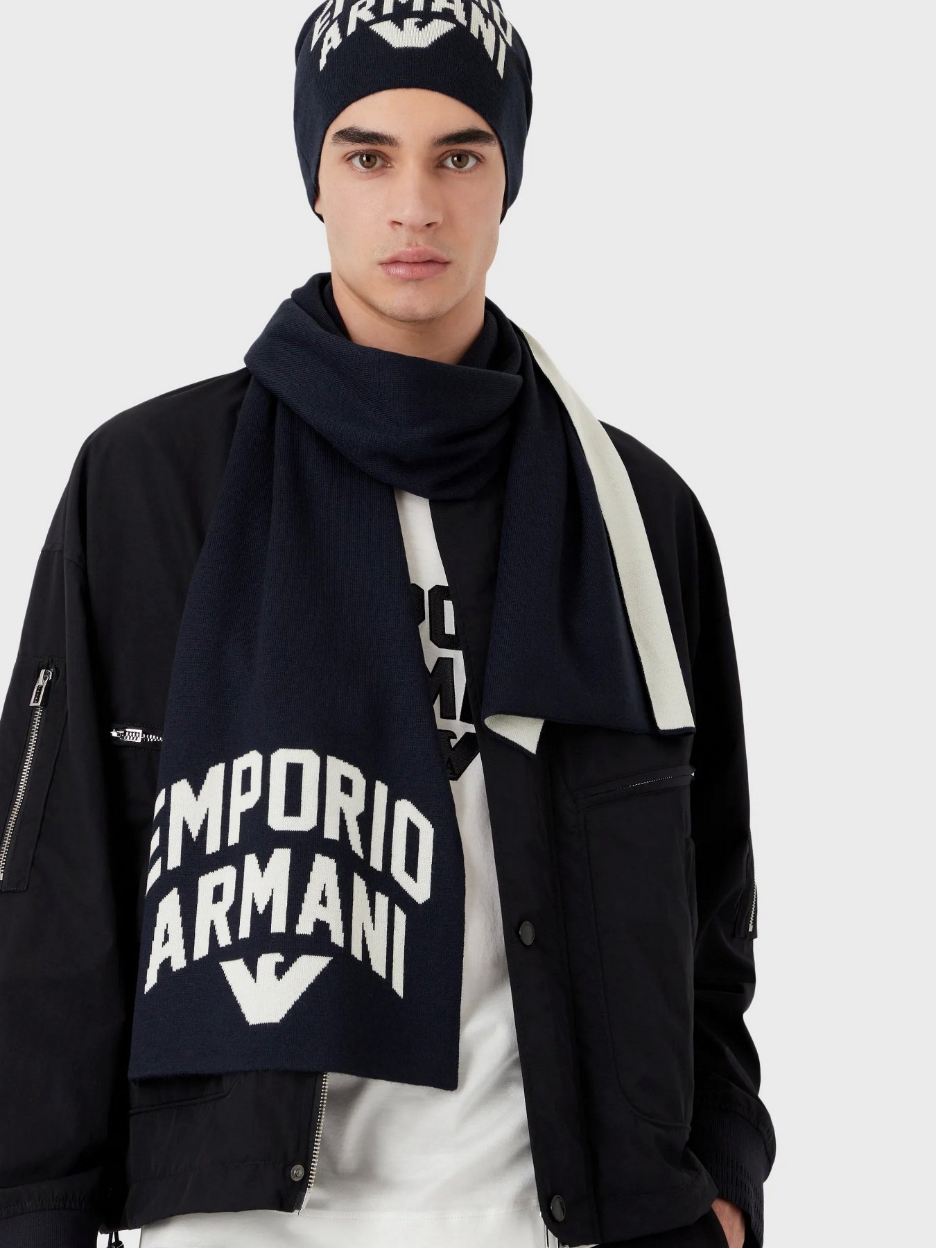Шарфы и платки Emporio Armani модель 625019-3R583-00035 Шарфы и платки Emporio Armani модель 625019-3R583-00035 Фото