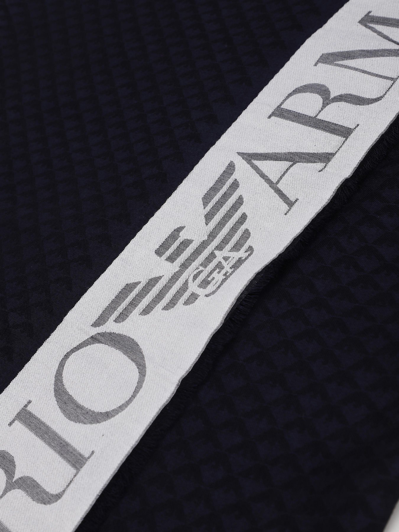 Шарф Emporio Armani модель 625280-3R374-00035 Шарф Emporio Armani модель 625280-3R374-00035 Фото